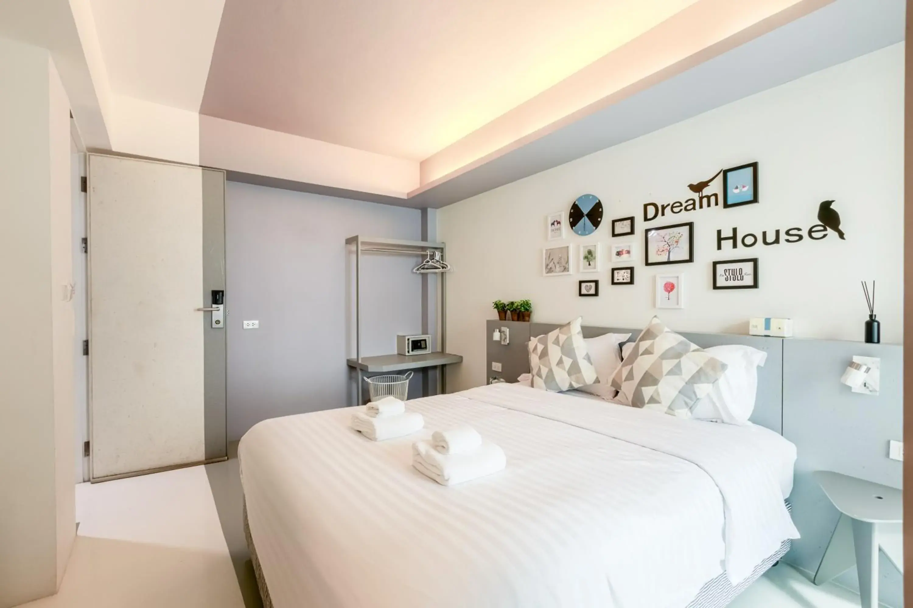 Bed in Quite Grove Hotel Bed in Quite Grove Hotel