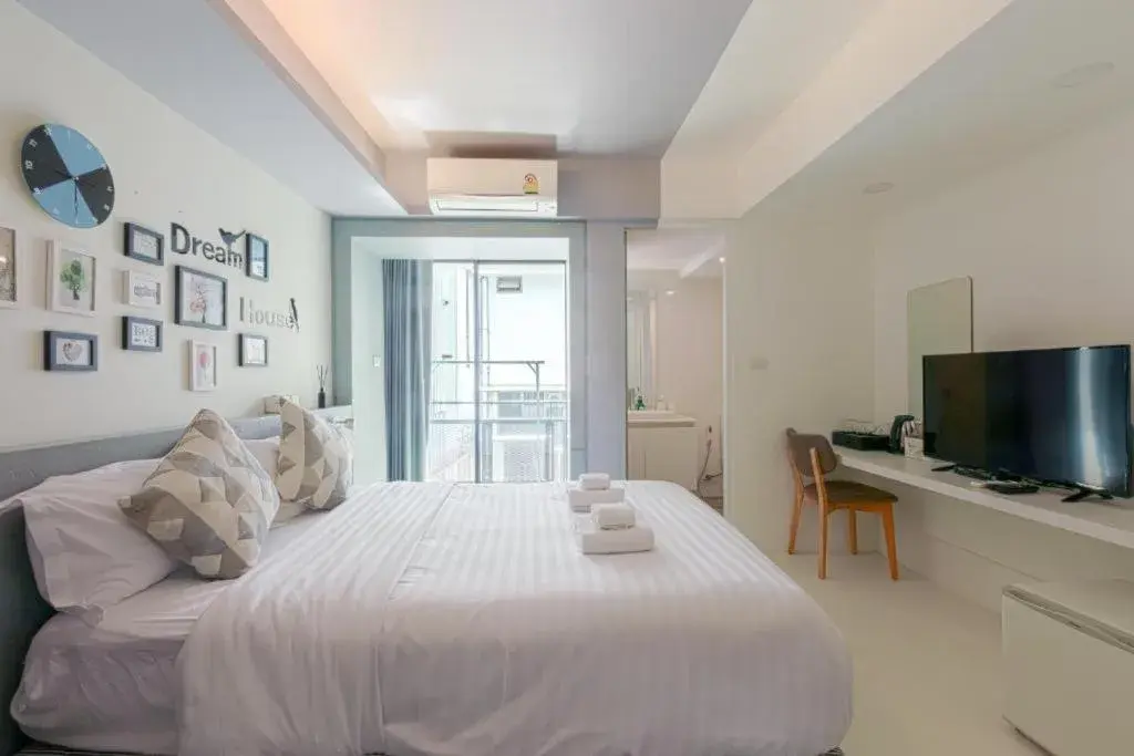 View (from property/room), Bed in Quite Grove Hotel View (from property/room), Bed in Quite Grove Hotel