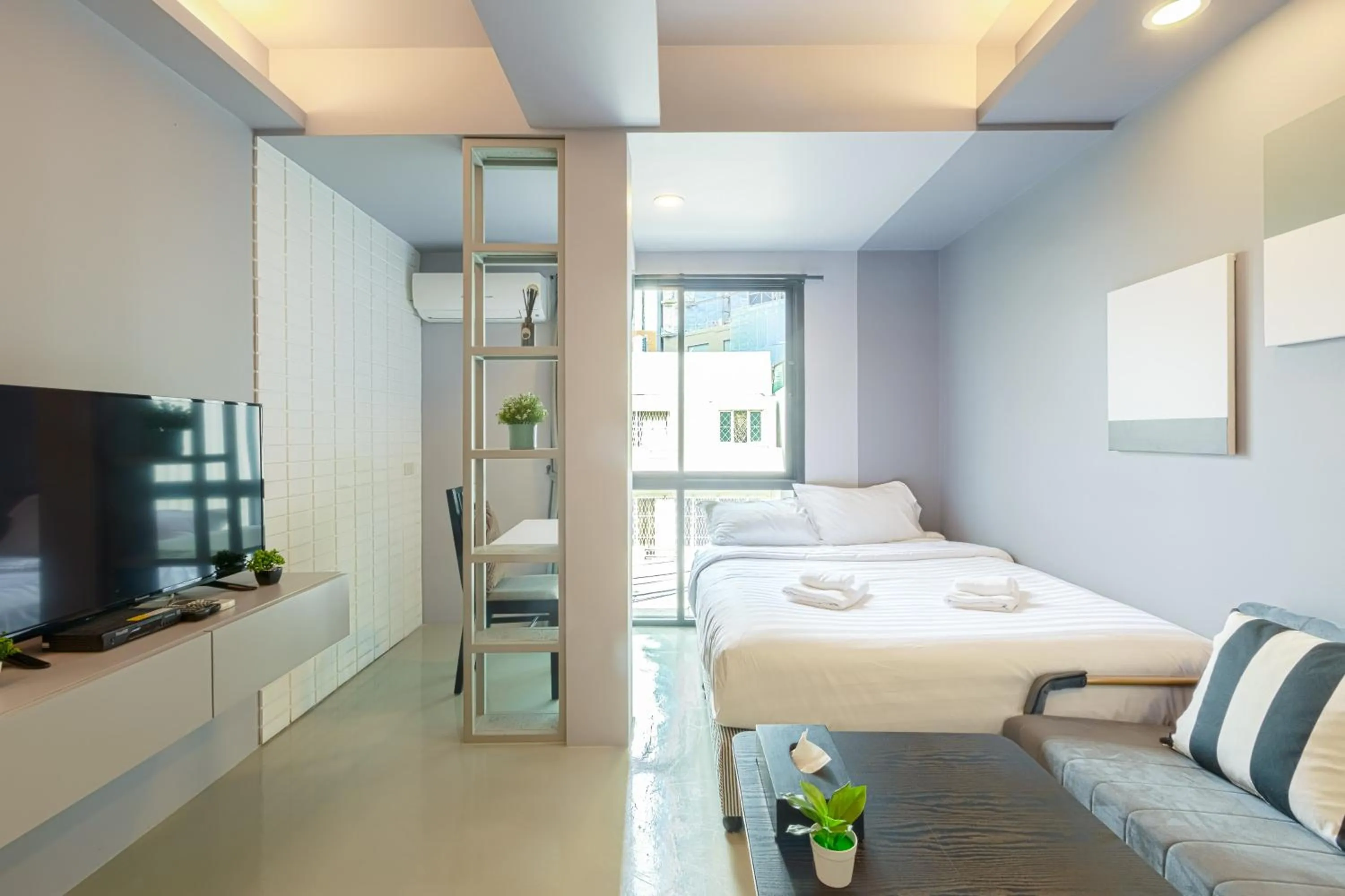 Bedroom, Bed in 24 Hills Hotel