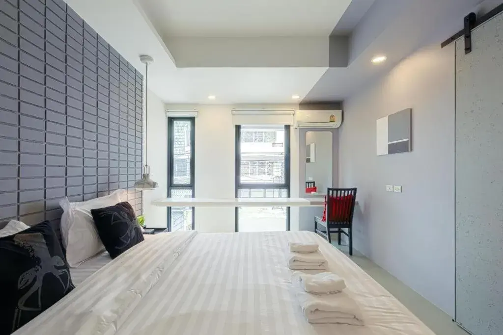 City view, Bed in Quite Grove Hotel City view, Bed in Quite Grove Hotel