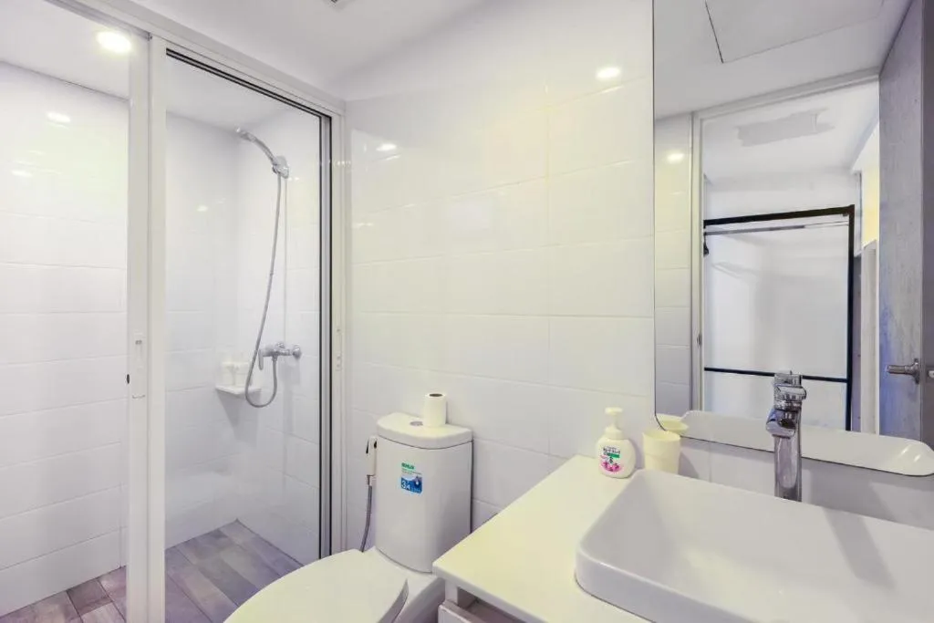 Toilet in Quite Grove Hotel