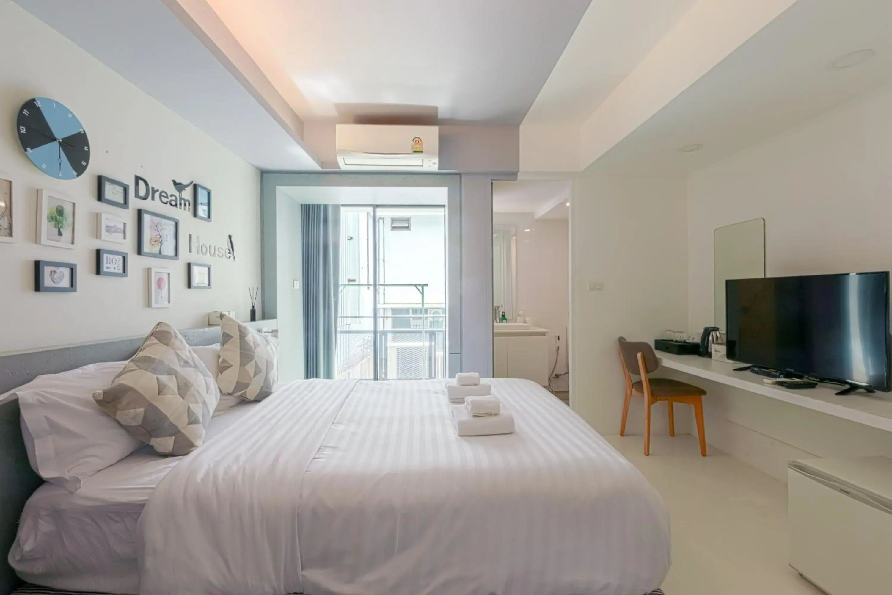 TV and multimedia, Bed in Quite Grove Hotel TV and multimedia, Bed in Quite Grove Hotel