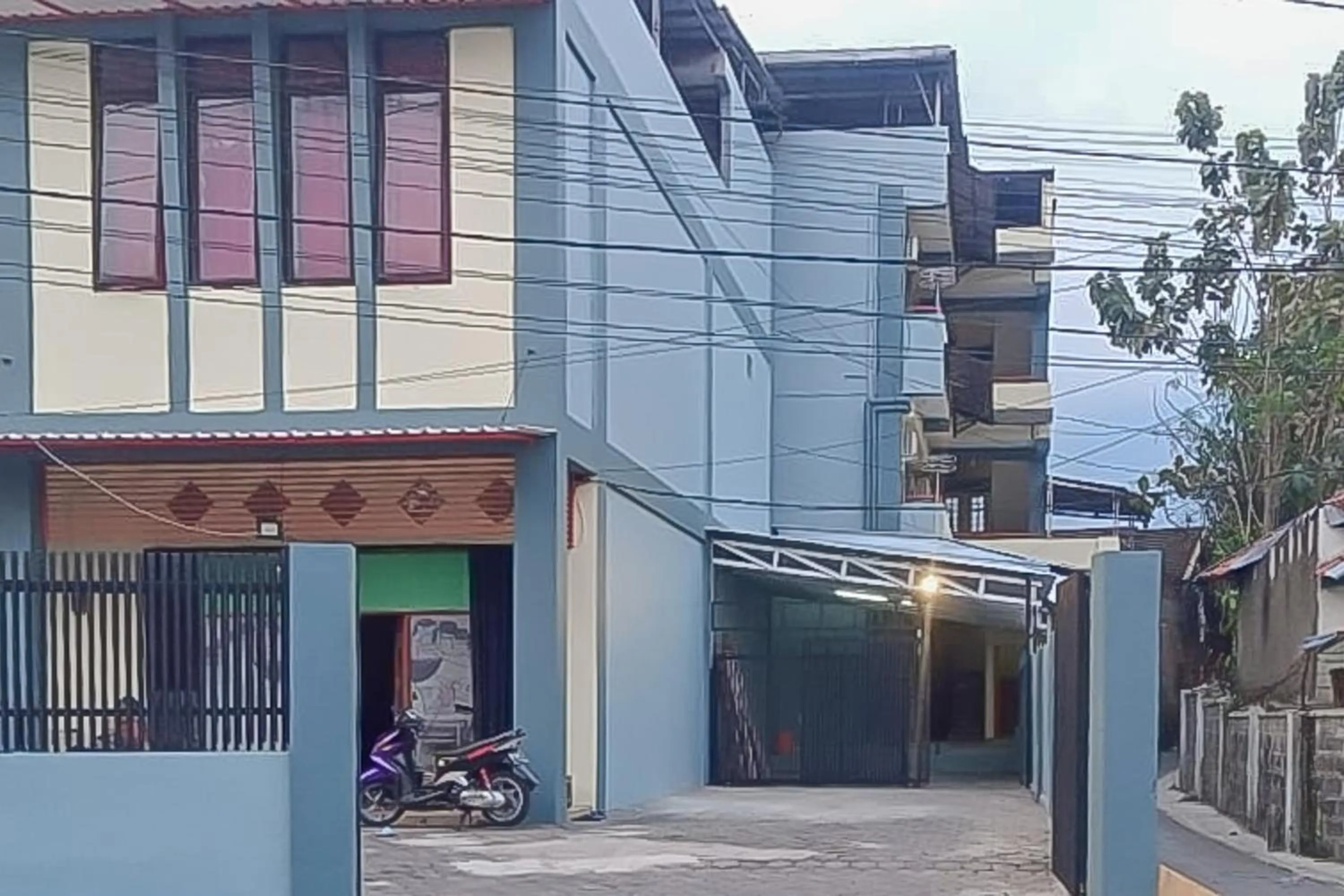 Facade/entrance in Urbanview Hotel Maharani Garut