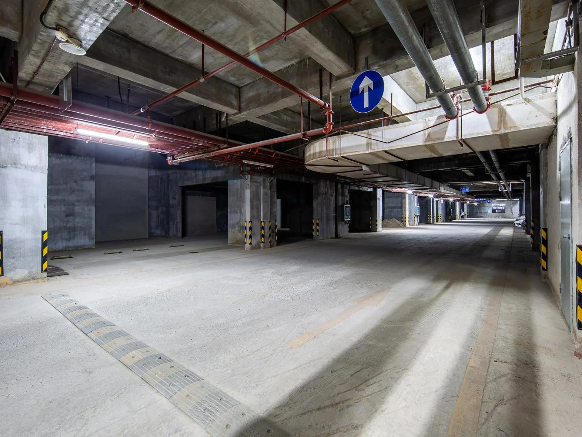 Parking in Echarm Hotel Guigang Pingnan Central Plaza Branch