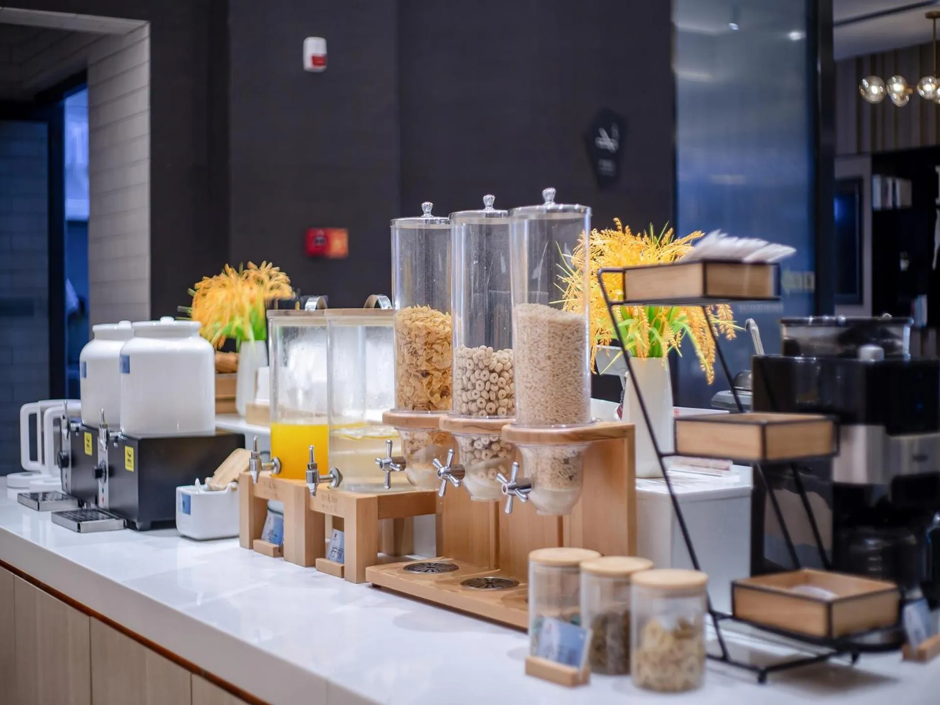 Restaurant/places to eat in Echarm Hotel Guigang Pingnan Central Plaza Branch