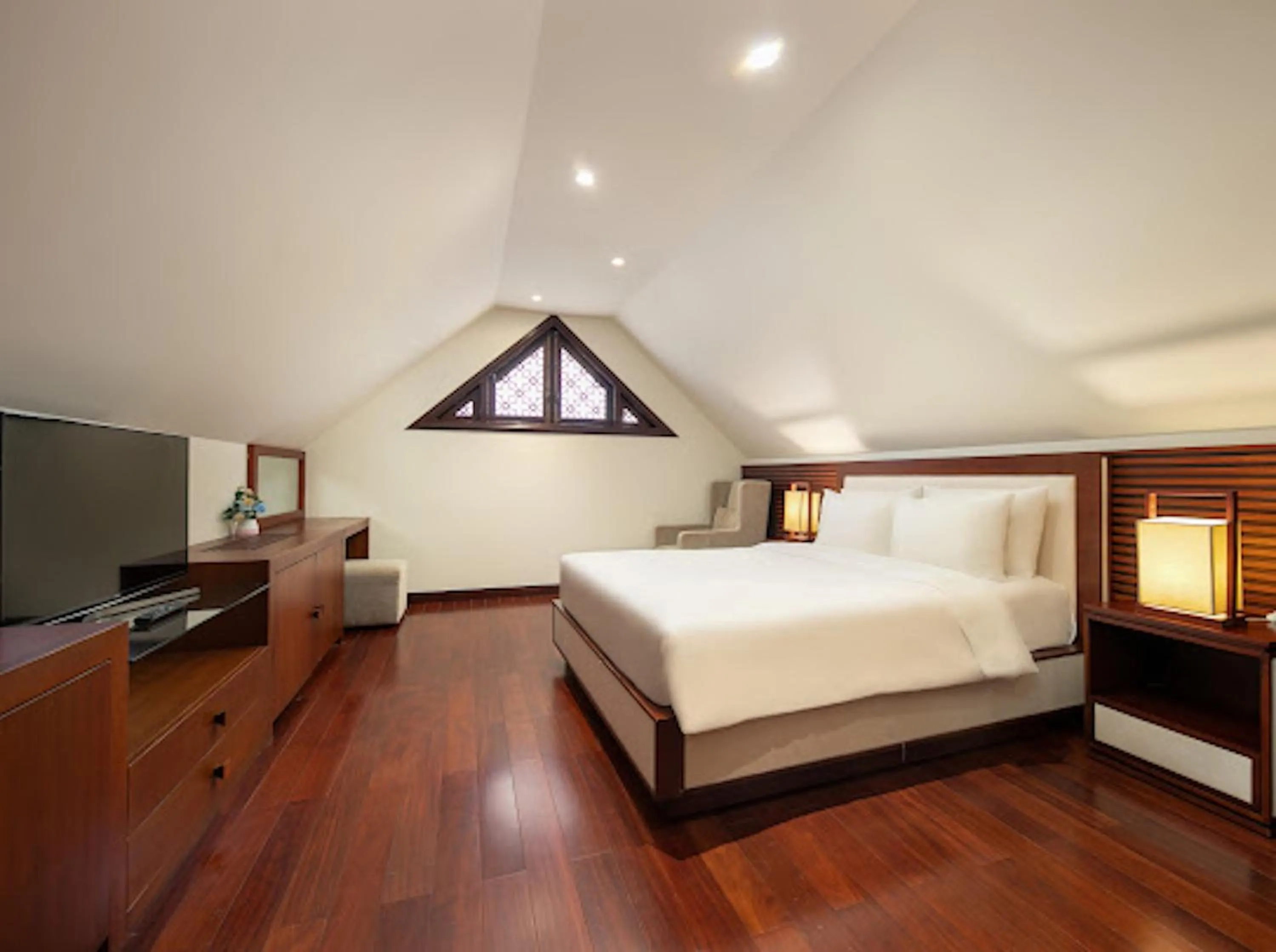 Communal lounge/ TV room, Bed in Purama Villas Luxury Resort Da Nang
