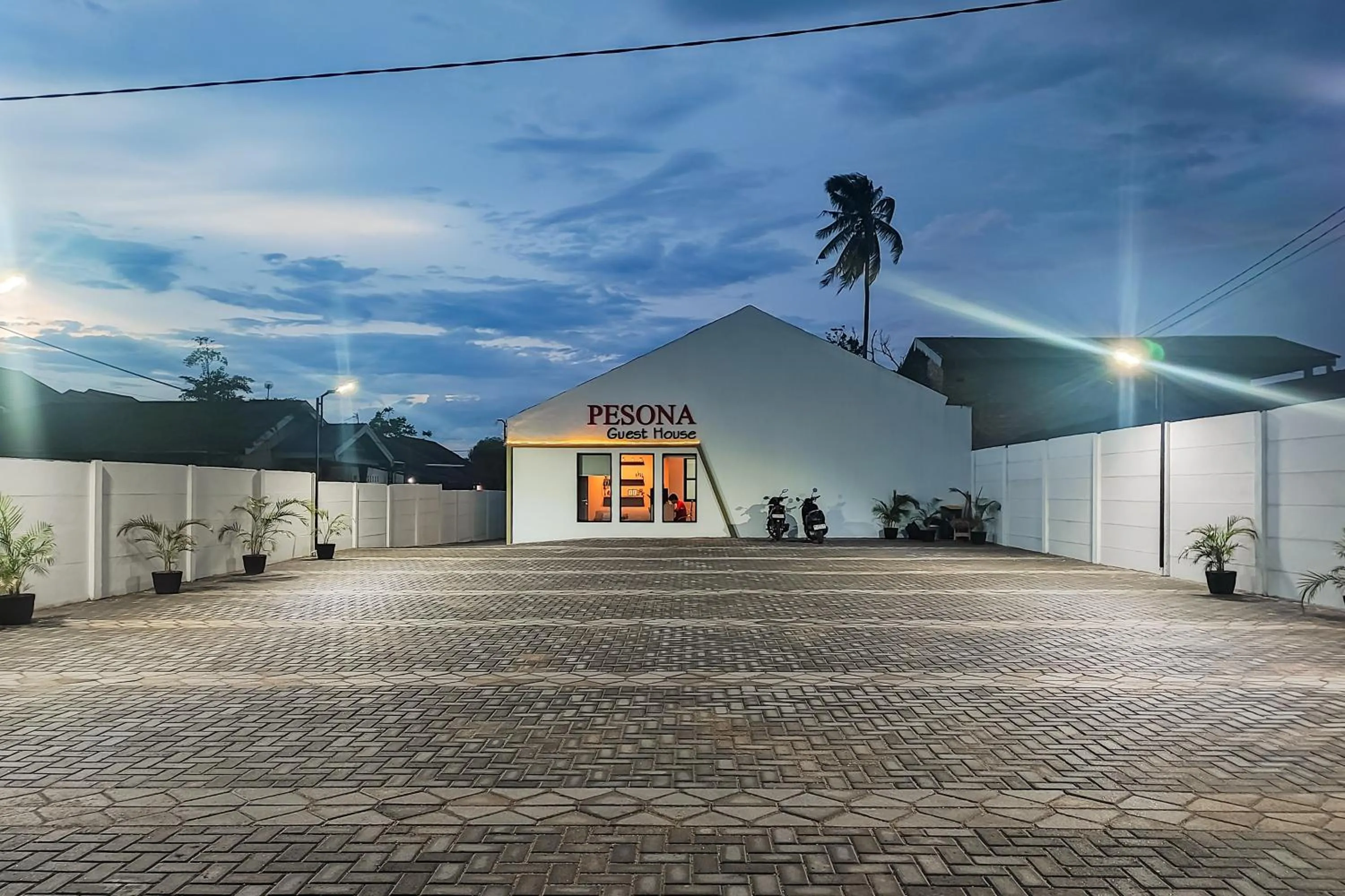 Parking in Urbanview Hotel at Pesona Guest House Jambi