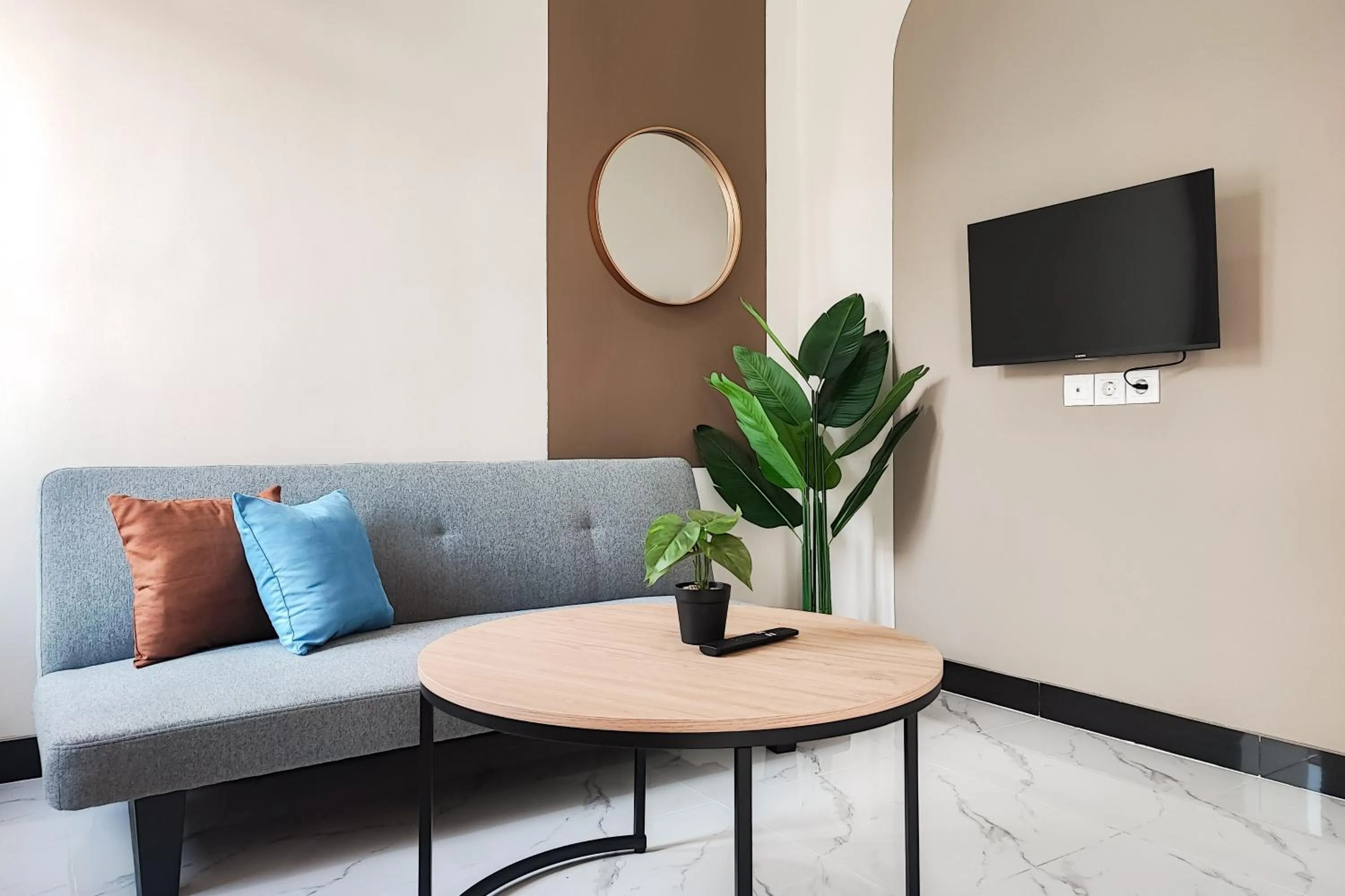 Seating area in Urbanview Hotel at Pesona Guest House Jambi