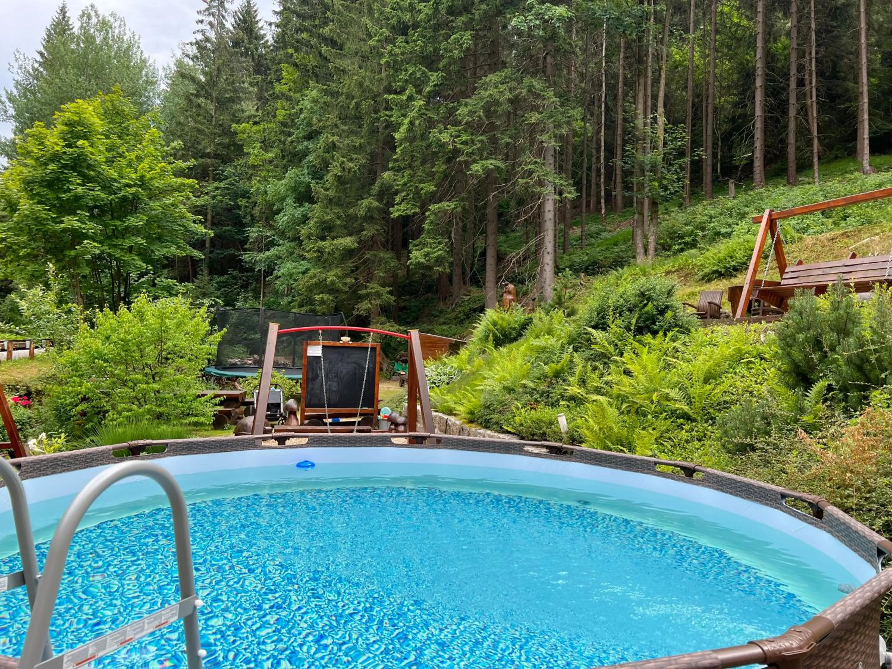 Hotýlek pod smrkem