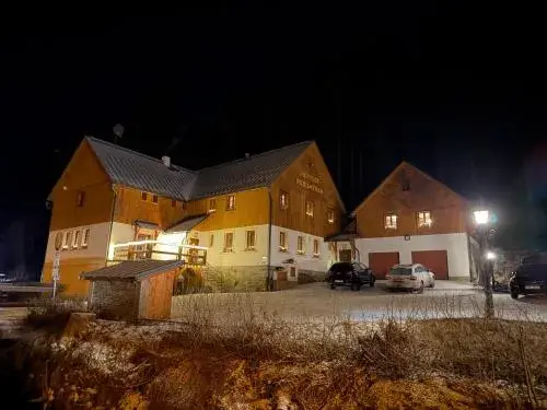 Hotýlek pod smrkem Hotýlek pod smrkem