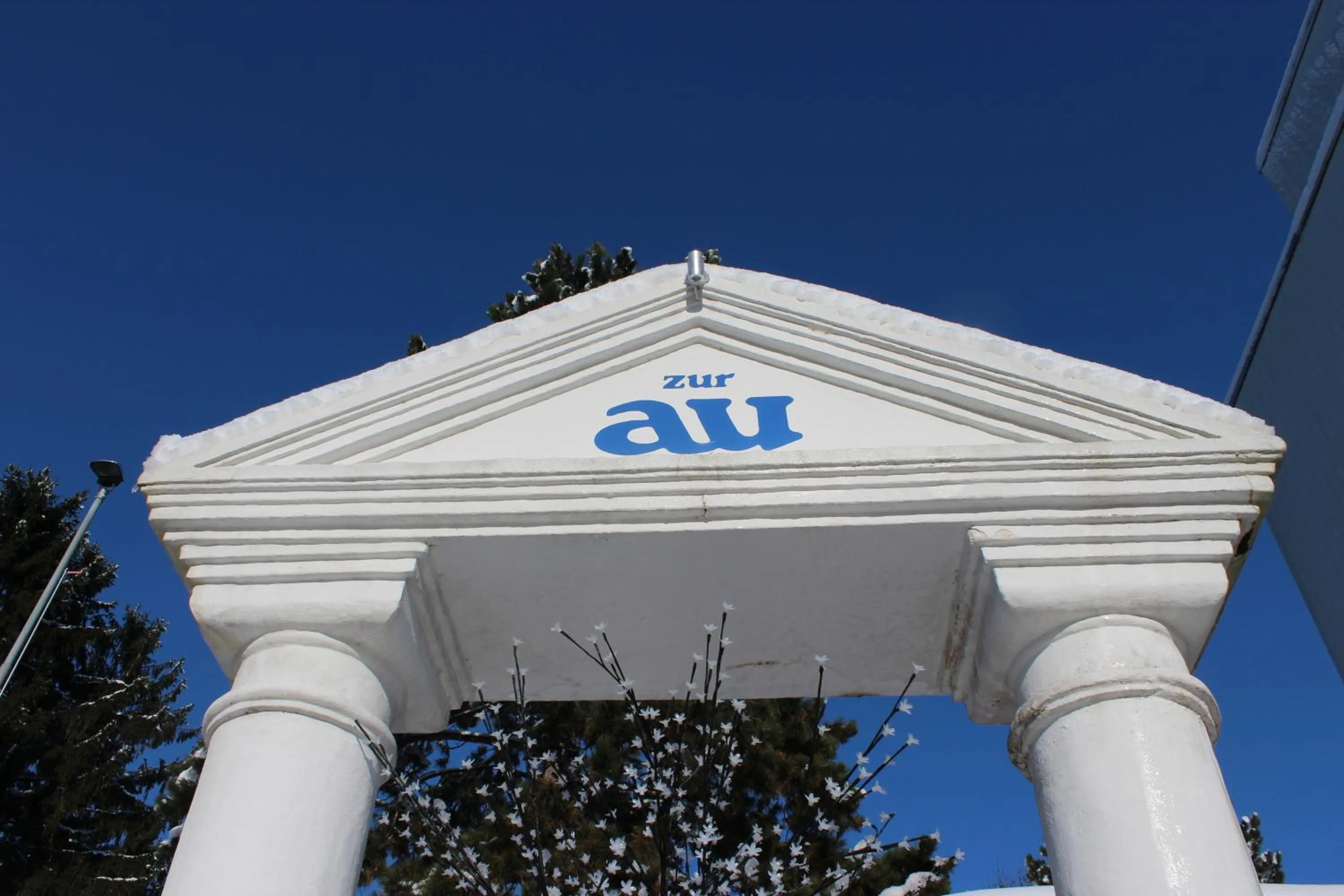 Facade/entrance in Hotel Zur Au