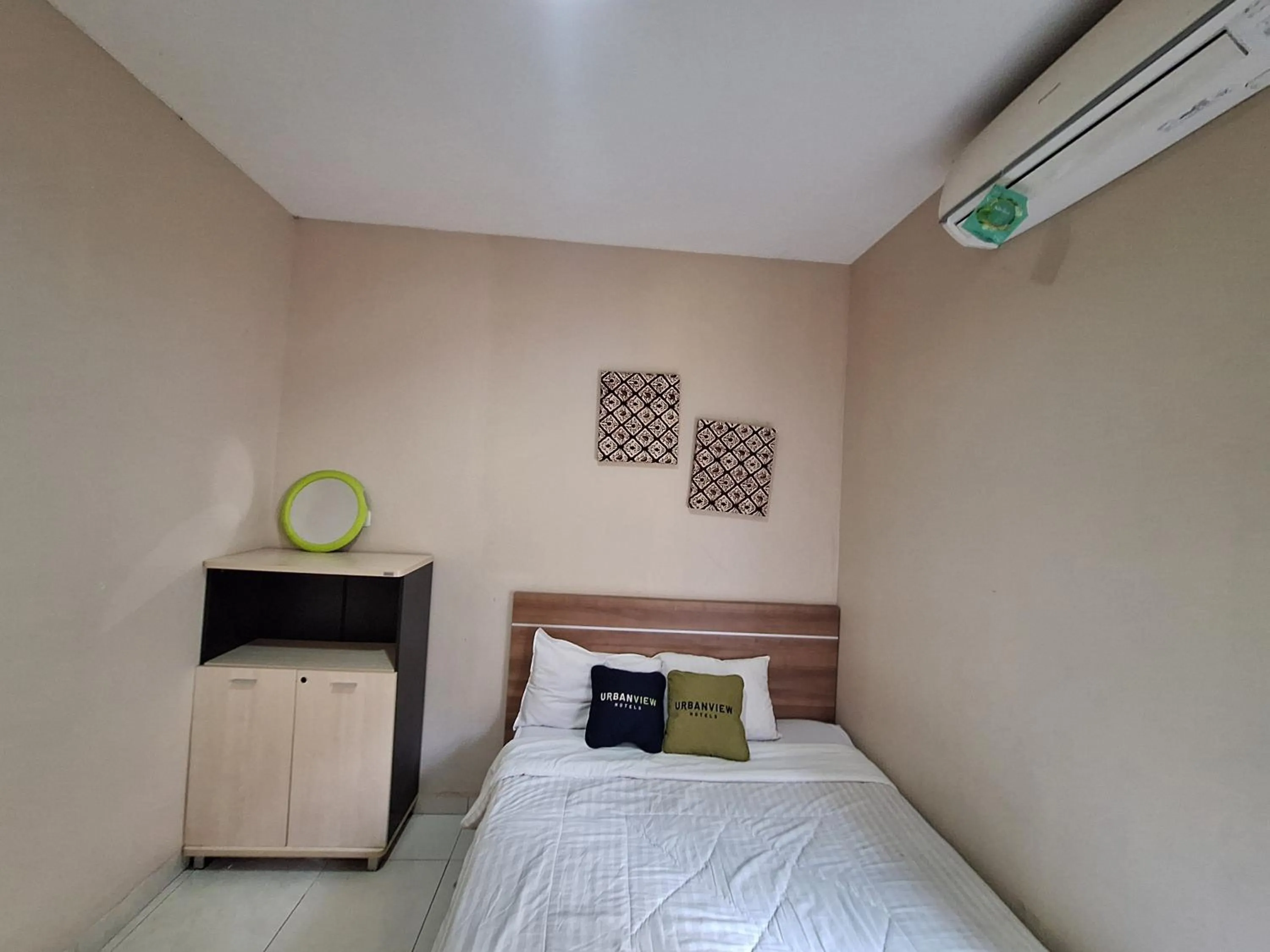 Bedroom, Bed in Urbanview Hotel Inkoppabri Cisarua Puncak