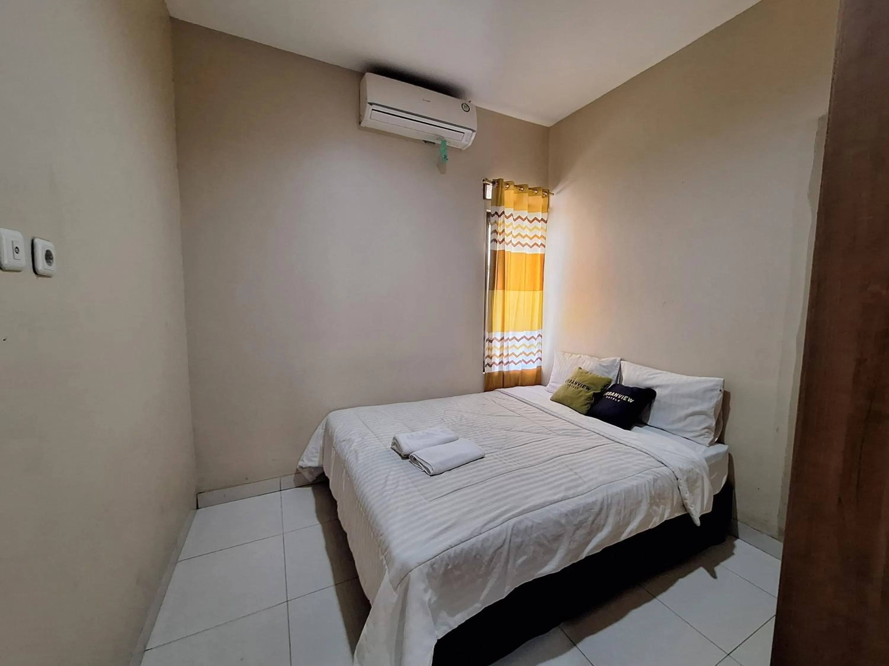 Bedroom, Bed in Urbanview Hotel Inkoppabri Cisarua Puncak