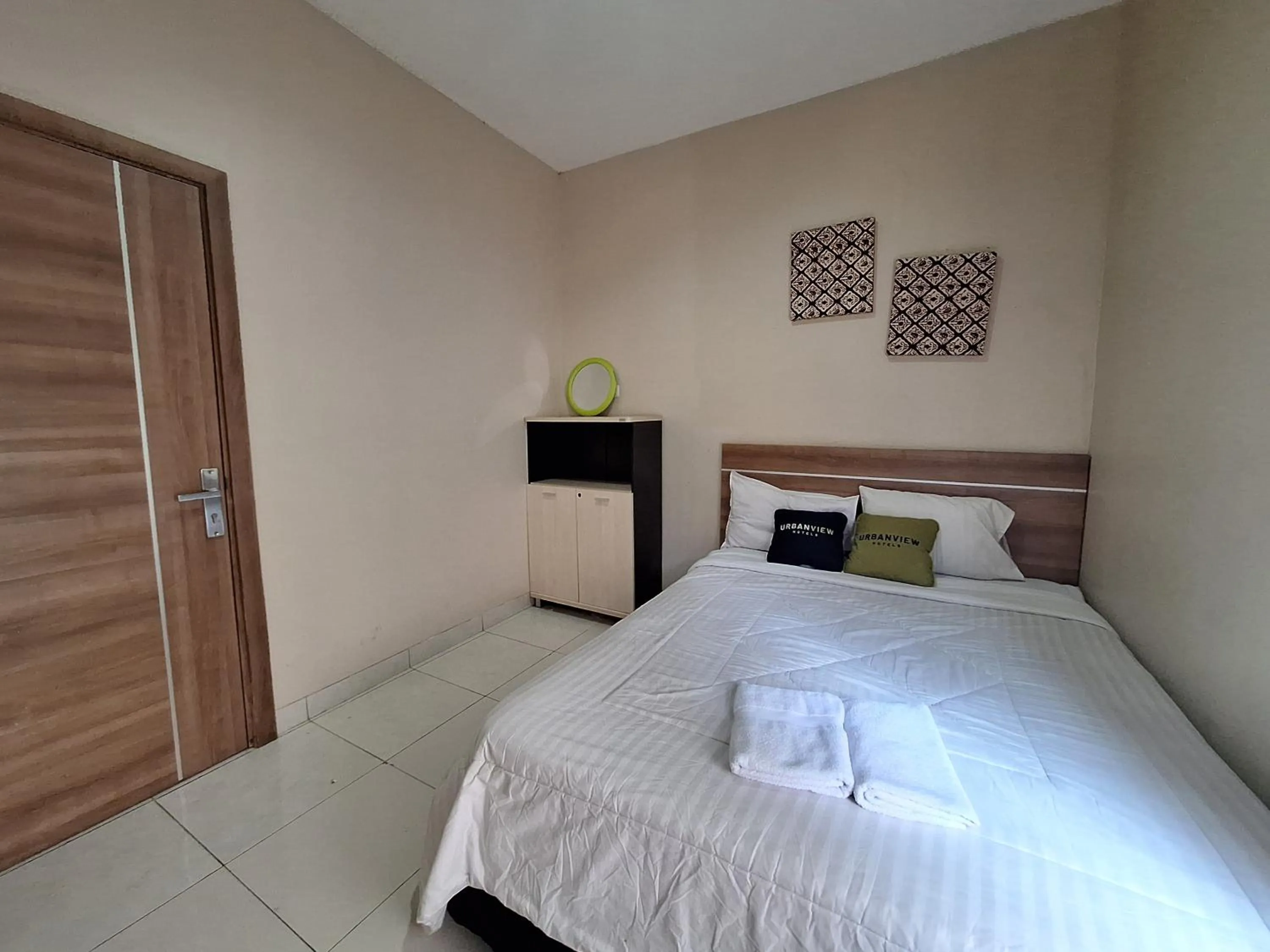 Bedroom, Bed in Urbanview Hotel Inkoppabri Cisarua Puncak