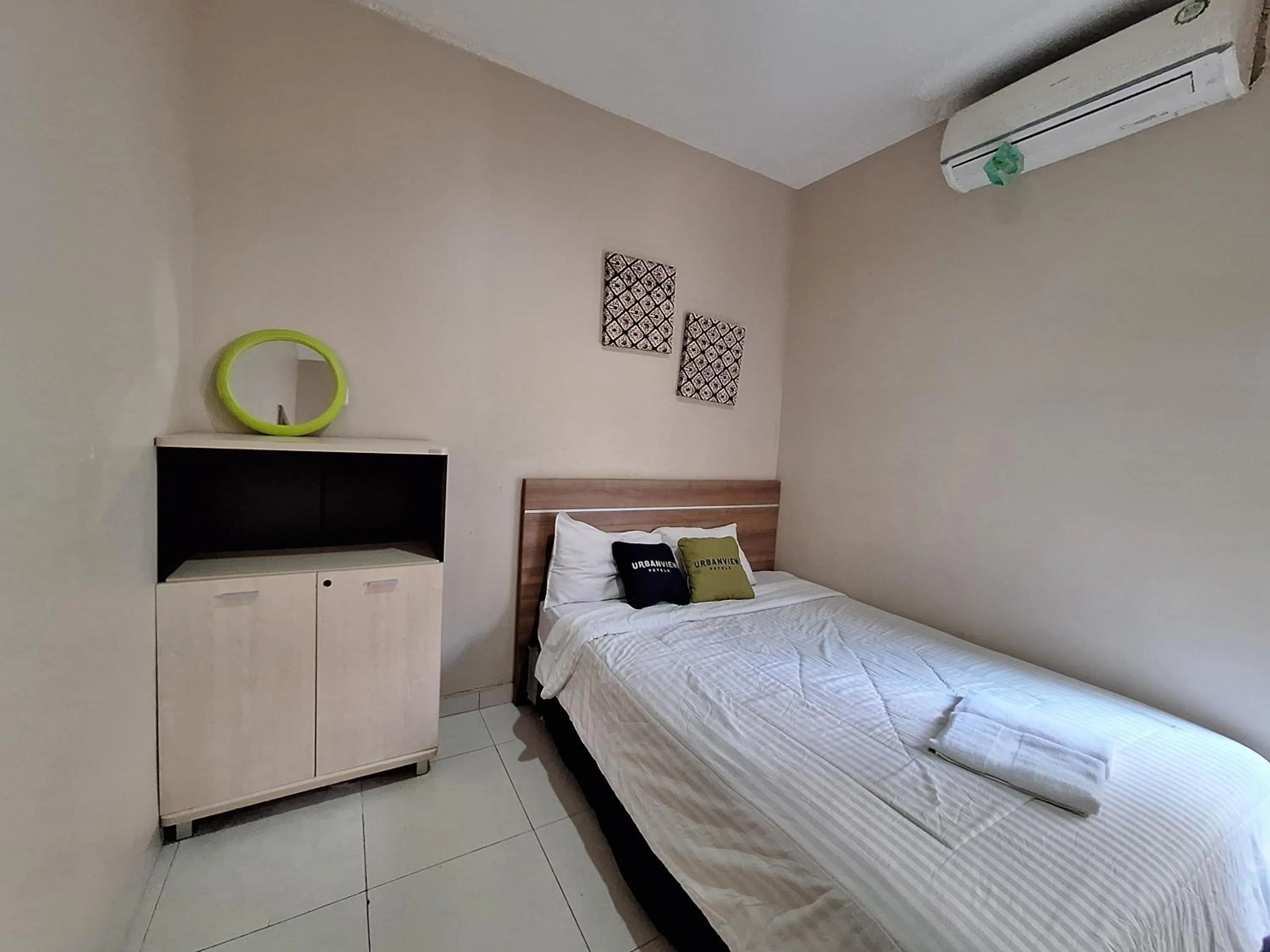Bedroom, Bed in Urbanview Hotel Inkoppabri Cisarua Puncak