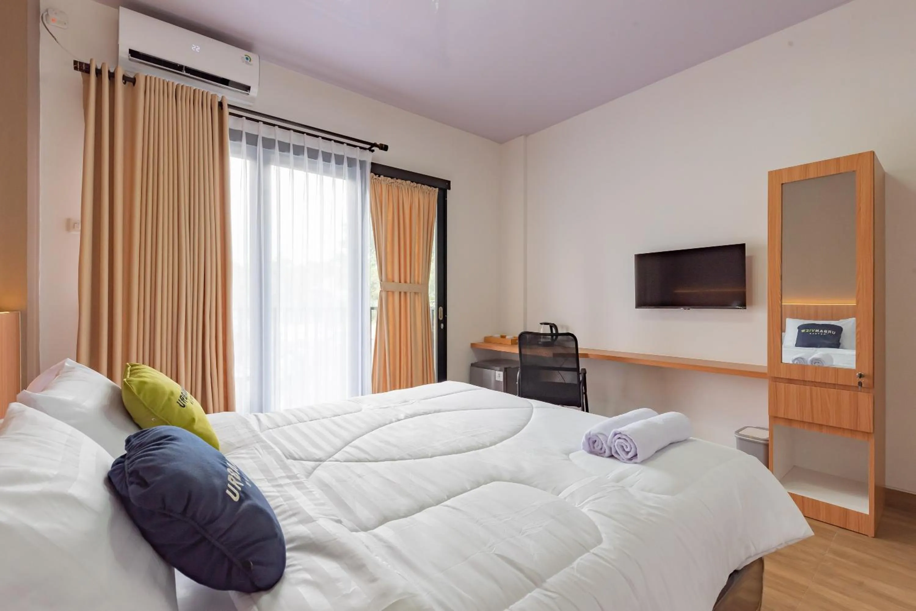 Bedroom, Bed in Urbanview Hotel Inkoppabri Cisarua Puncak