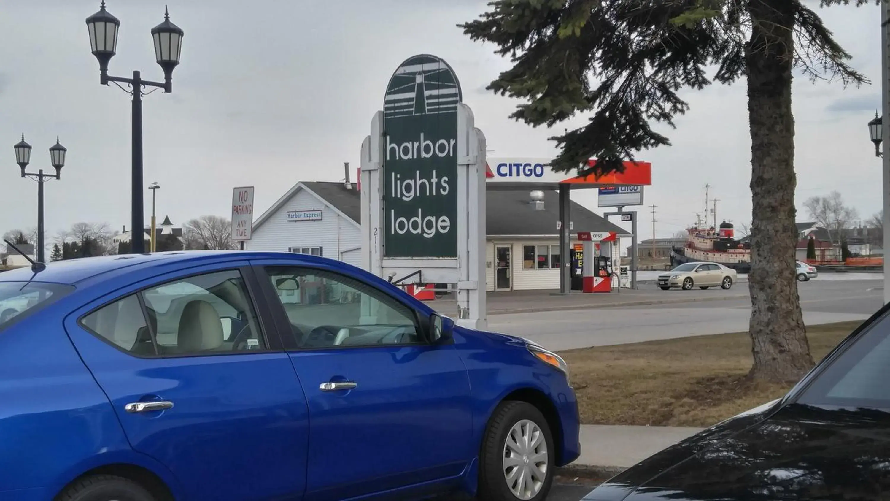 Property building in Harbor Lights Lodge Property building in Harbor Lights Lodge