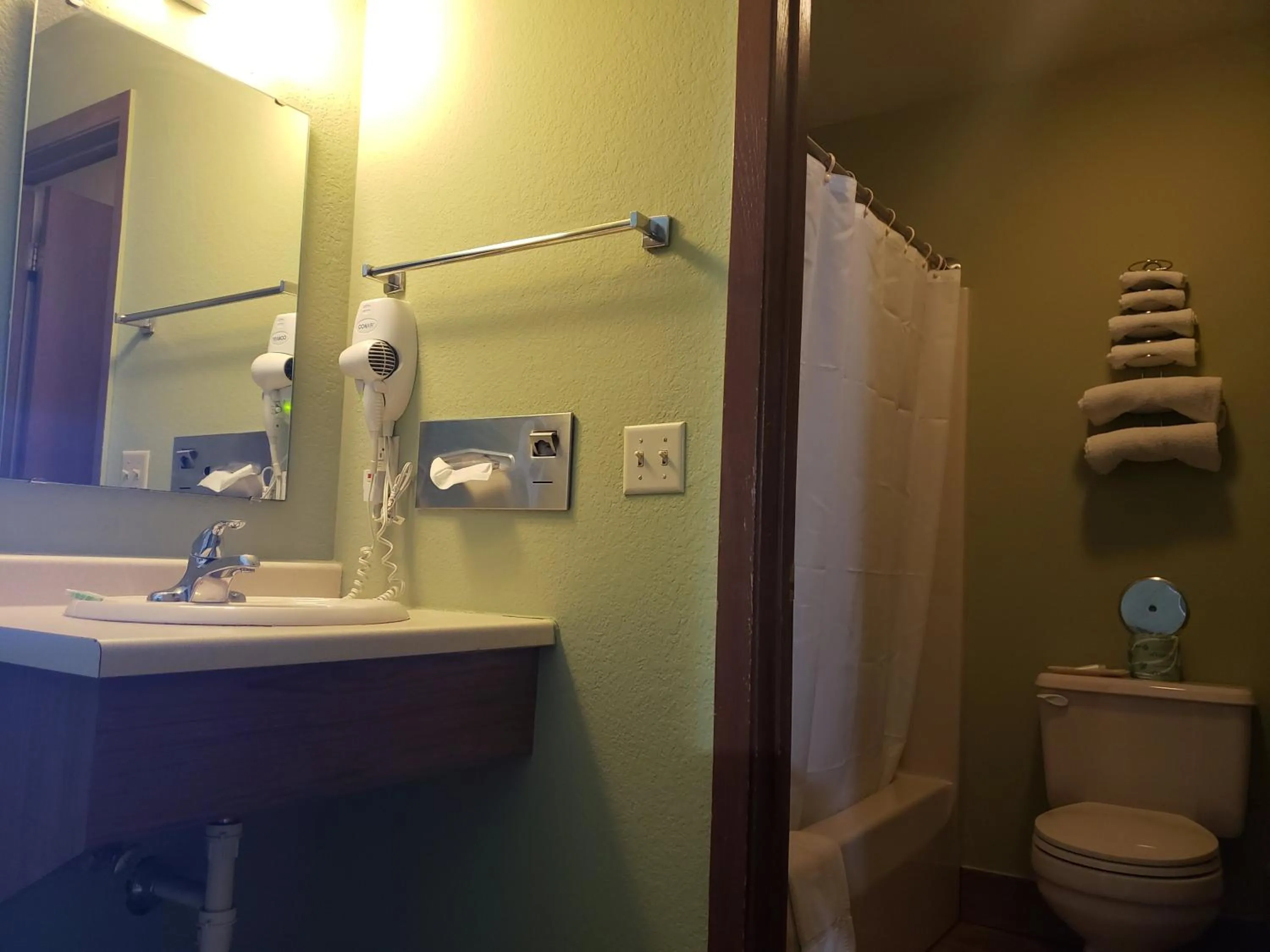 Bathroom in Harbor Lights Lodge