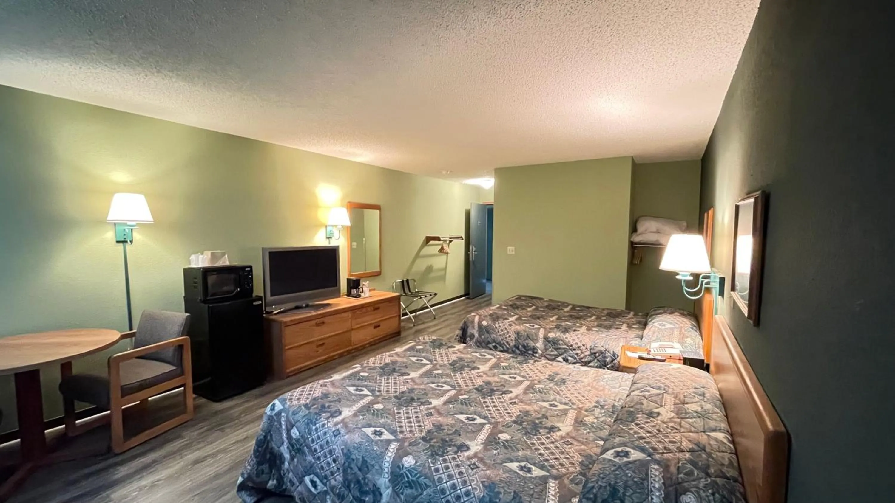 Bed in Harbor Lights Lodge