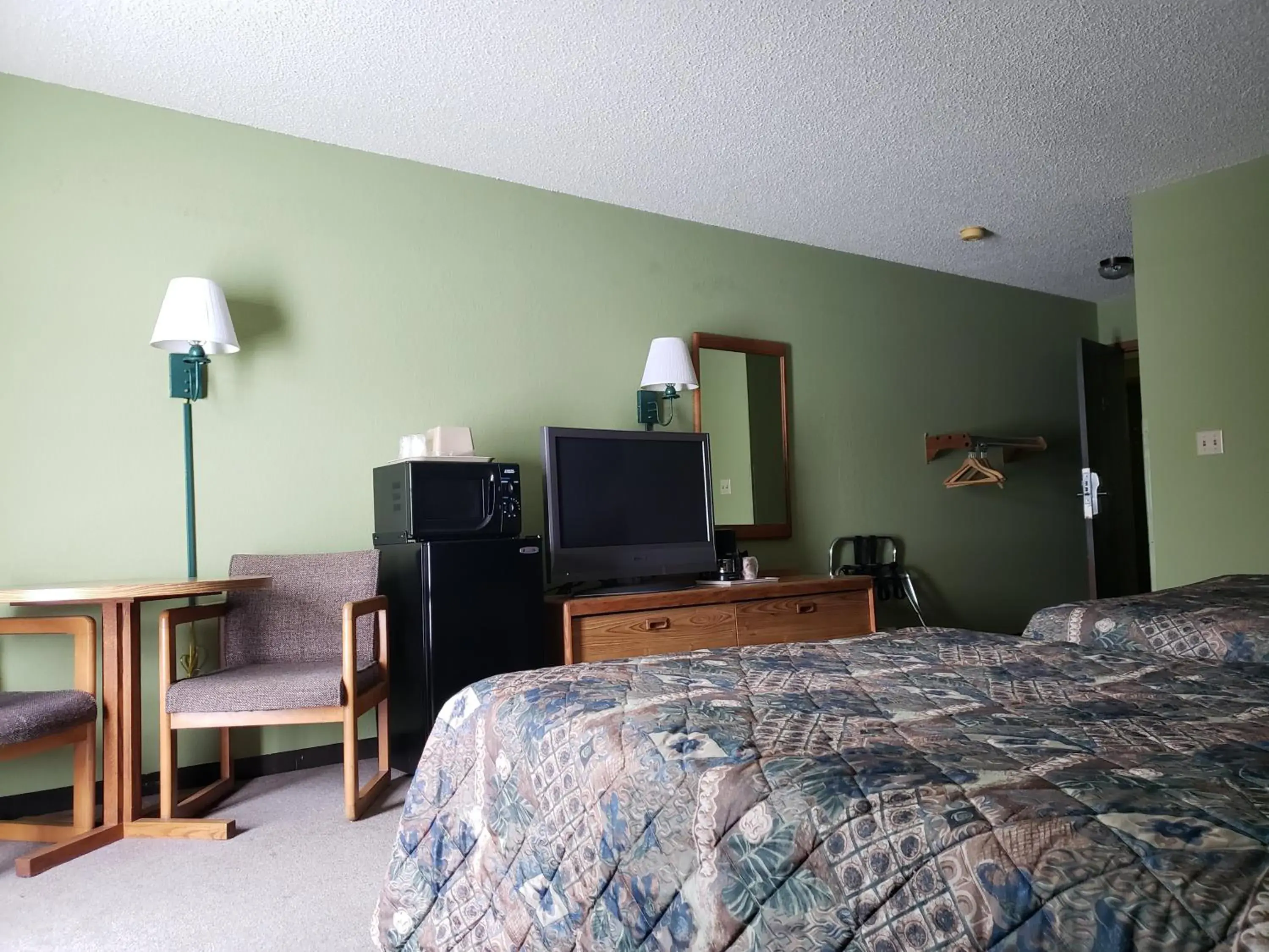 Double Queen with City View and Handicap in Harbor Lights Lodge Double Queen with City View and Handicap in Harbor Lights Lodge