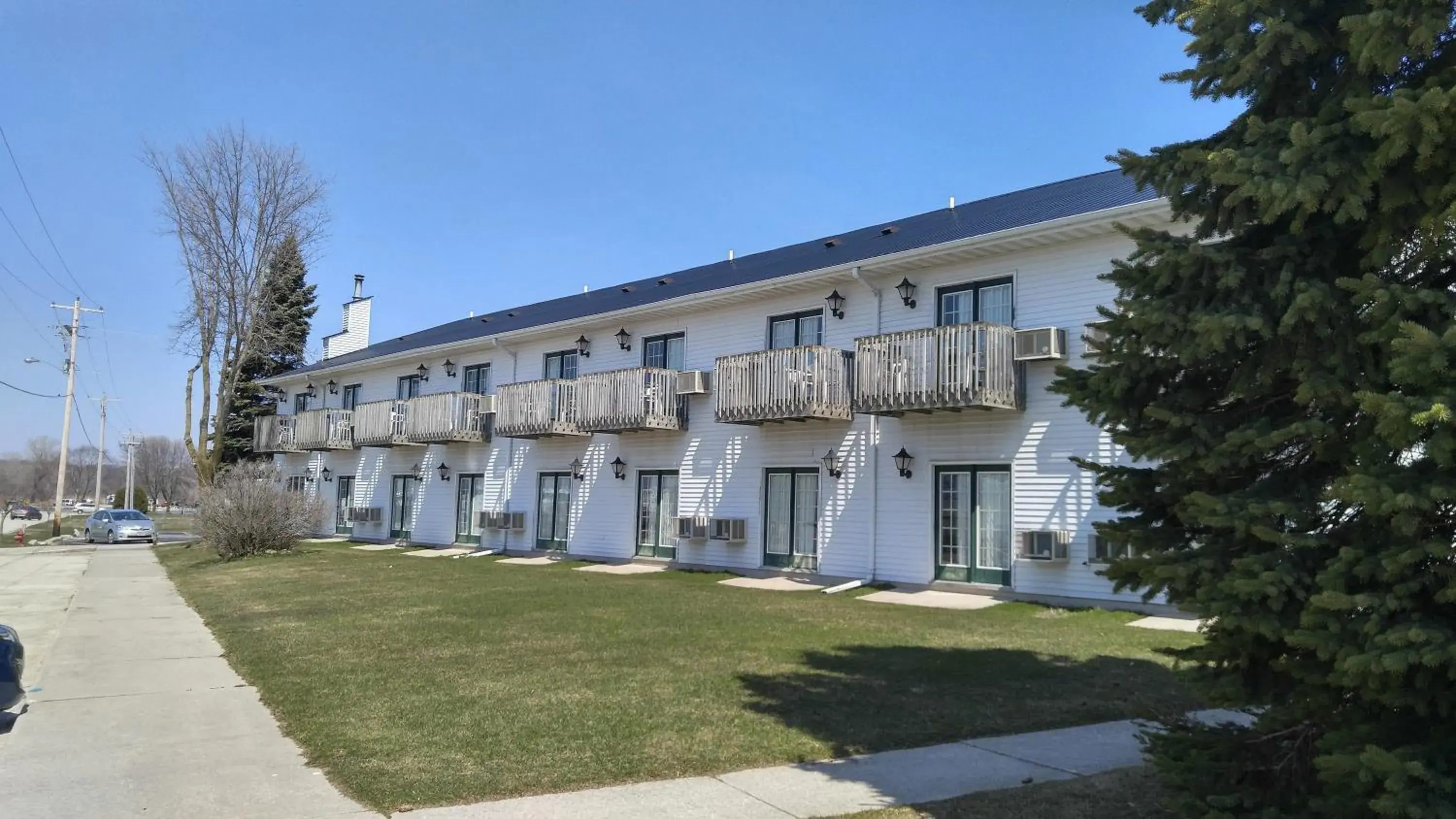 Property building in Harbor Lights Lodge Property building in Harbor Lights Lodge