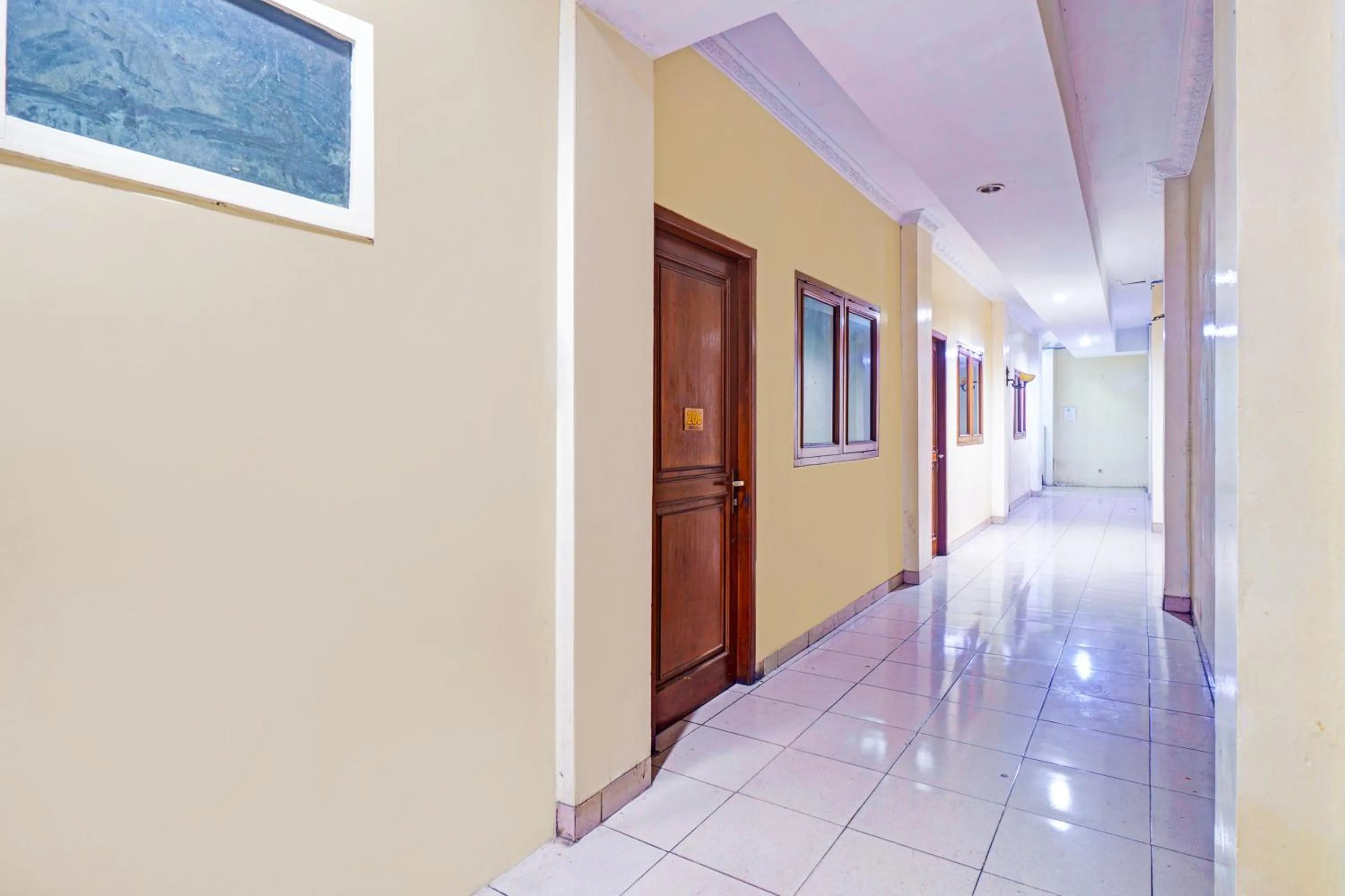 Area and facilities in Collection O Tanah Abang Near Stasiun Tanah Abang Formerly Hotel Bimo Slipi