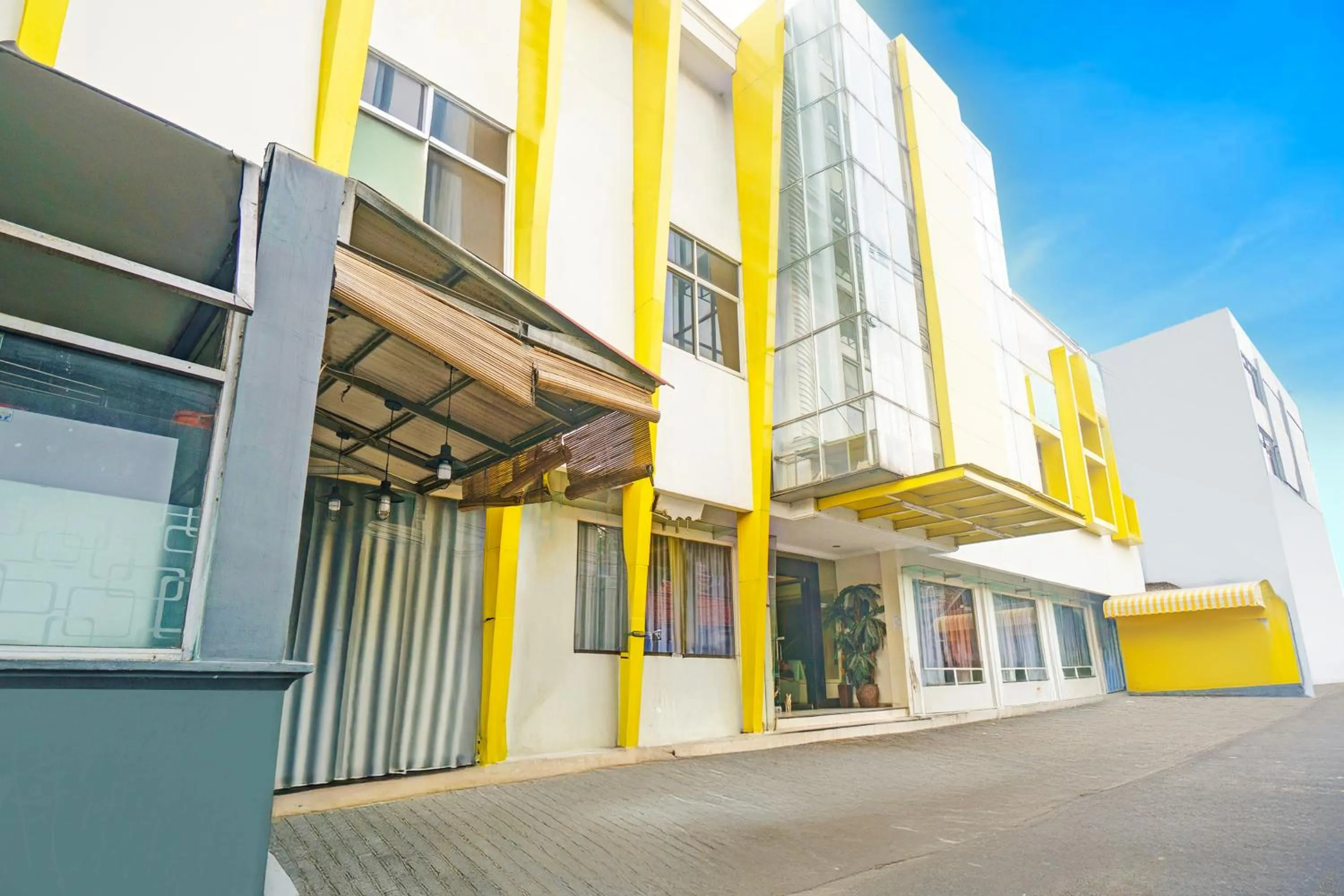 Property building in Collection O Tanah Abang Near Stasiun Tanah Abang Formerly Hotel Bimo Slipi