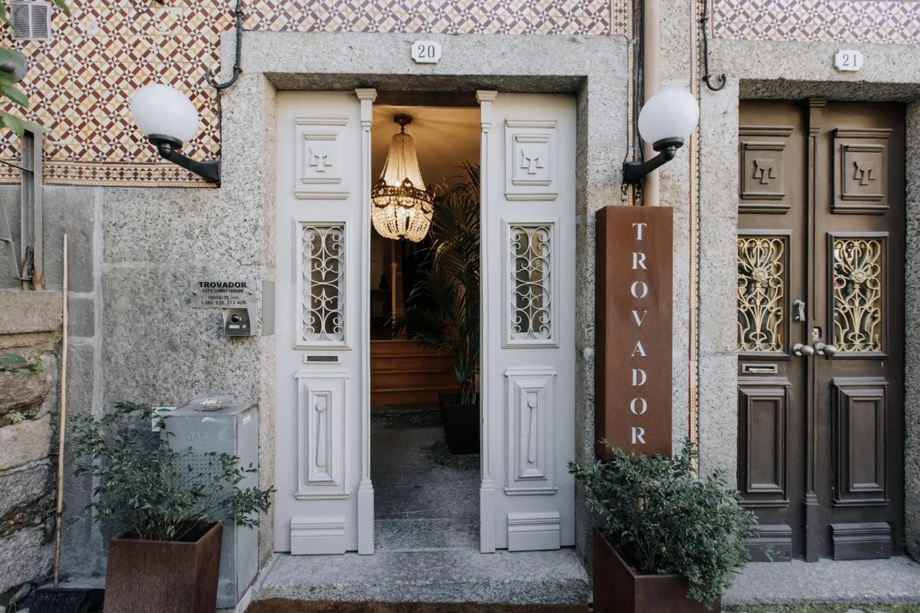 Facade/entrance in Trovador Guest House