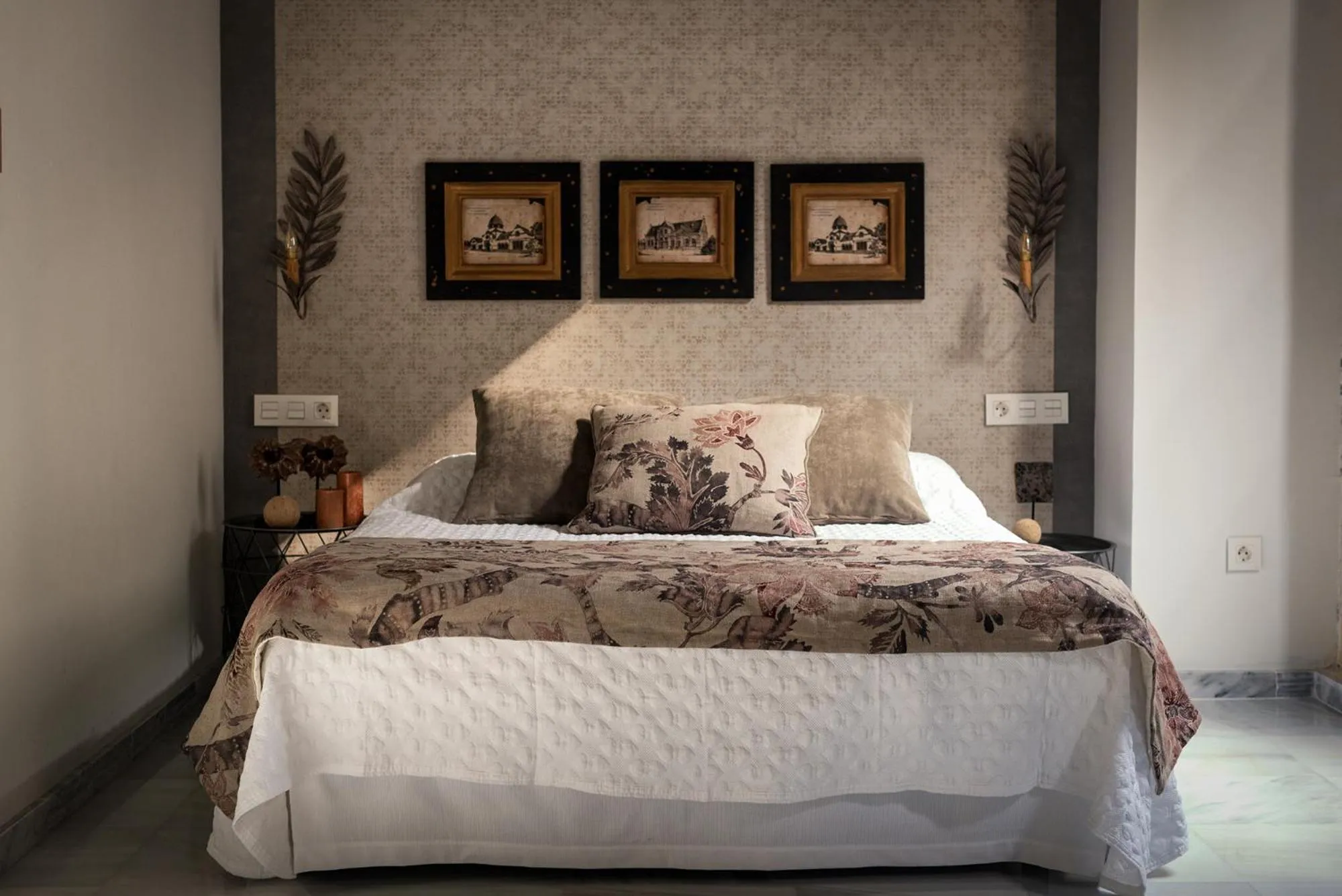 Bedroom, Bed in Luces de Catedral