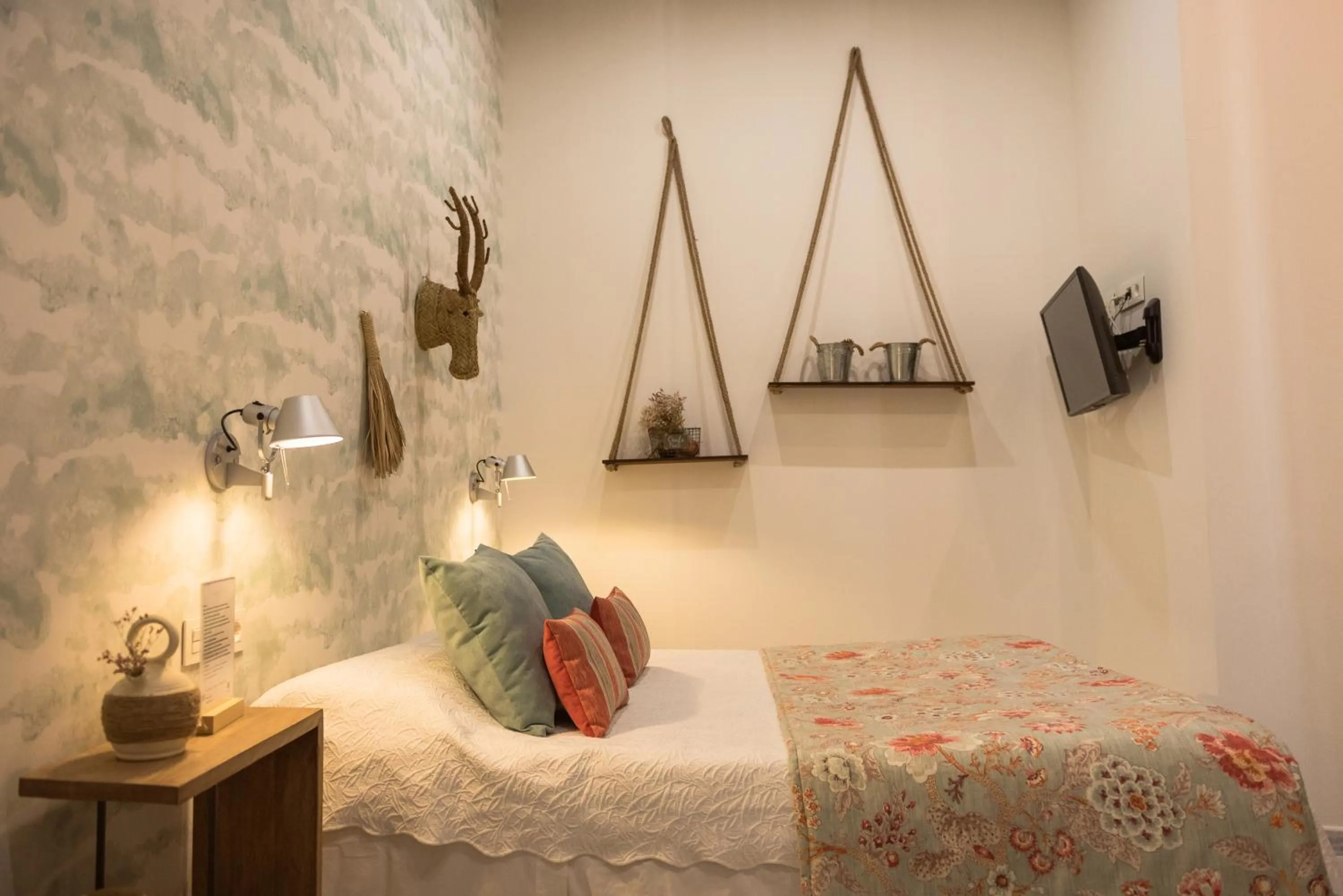 Bedroom, Bed in Luces de Catedral