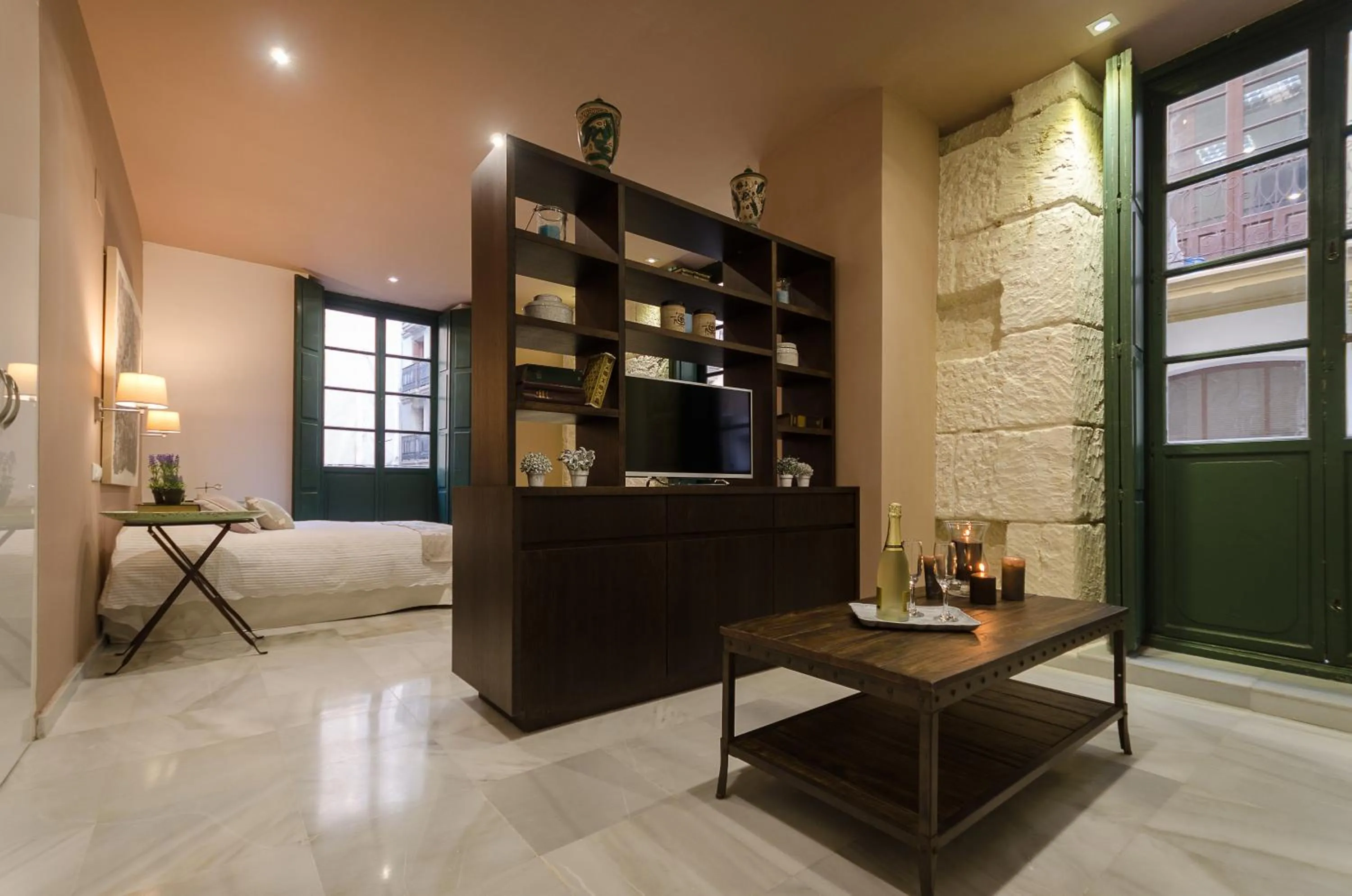 Photo of the whole room in Luces de Catedral