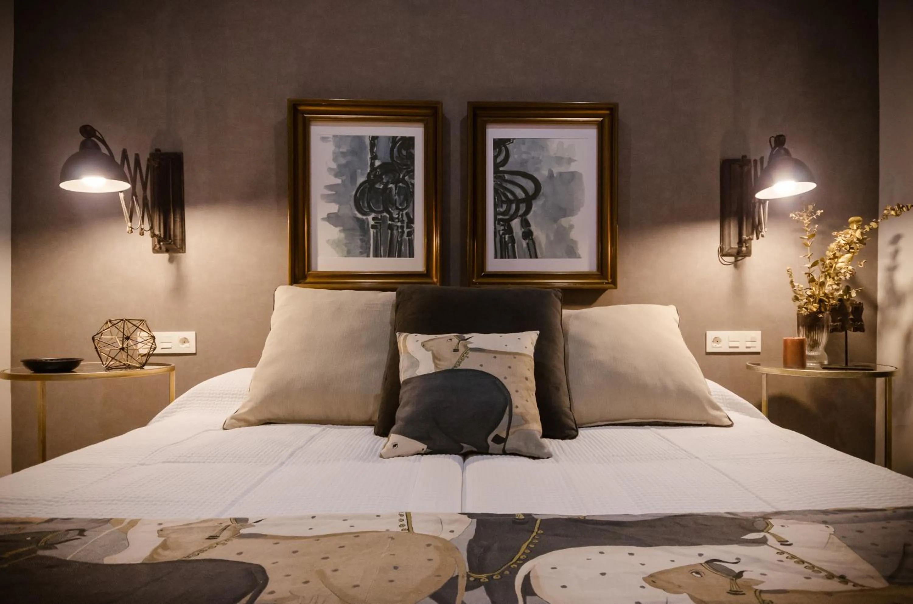 Bedroom, Bed in Luces de Catedral