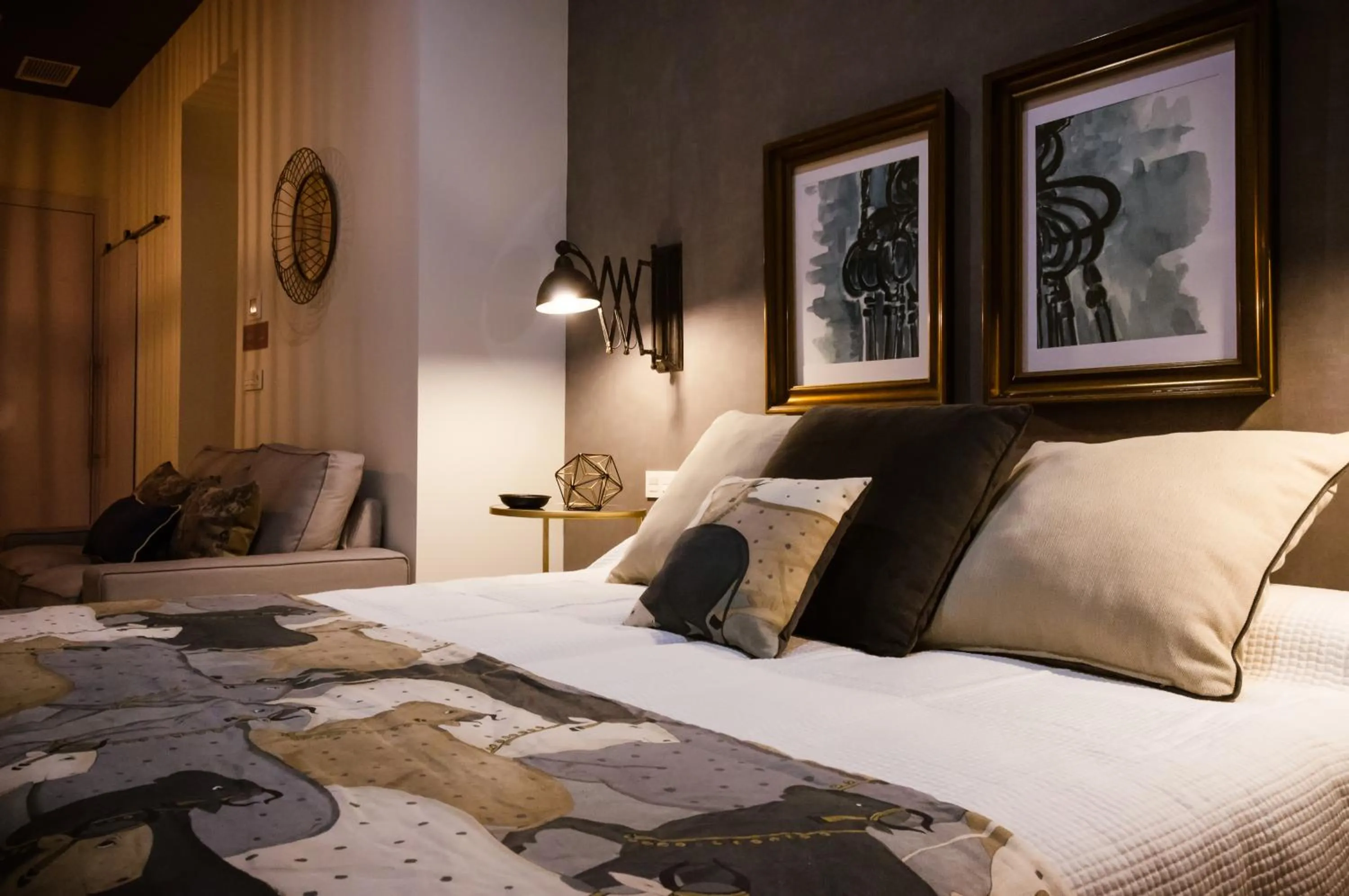 Bedroom, Bed in Luces de Catedral