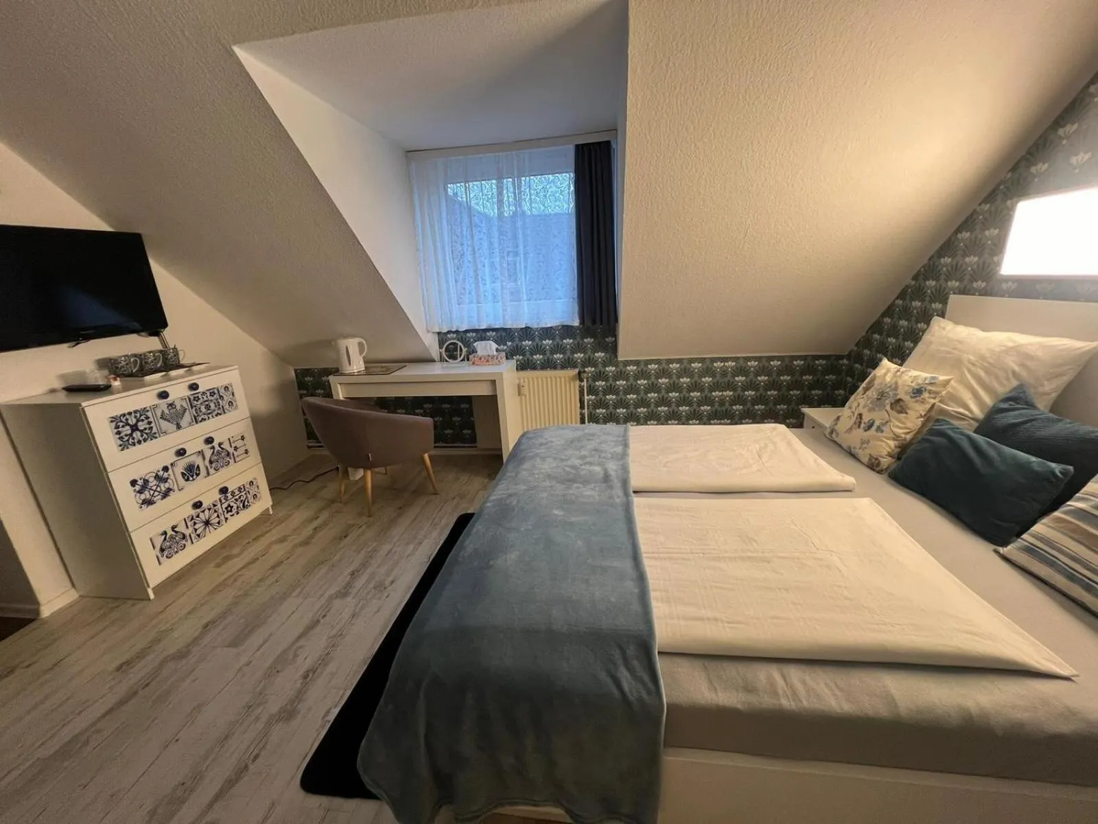 Bedroom, Bed in WOB Hotel