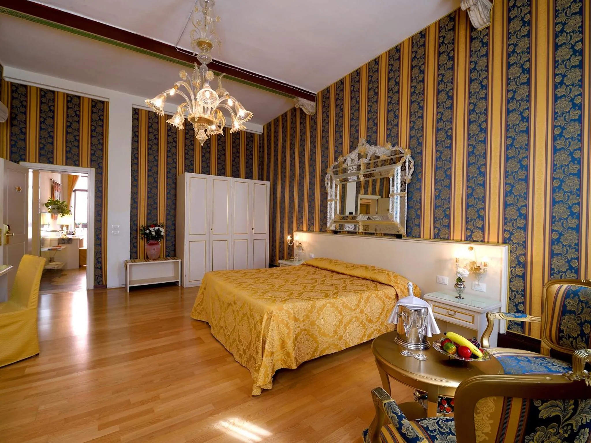 Bedroom, Bed in Hotel Corte dei Greci