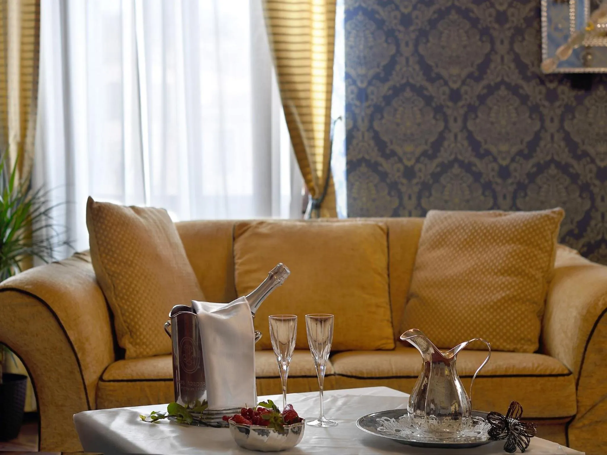 Communal lounge/ TV room in Hotel Corte dei Greci