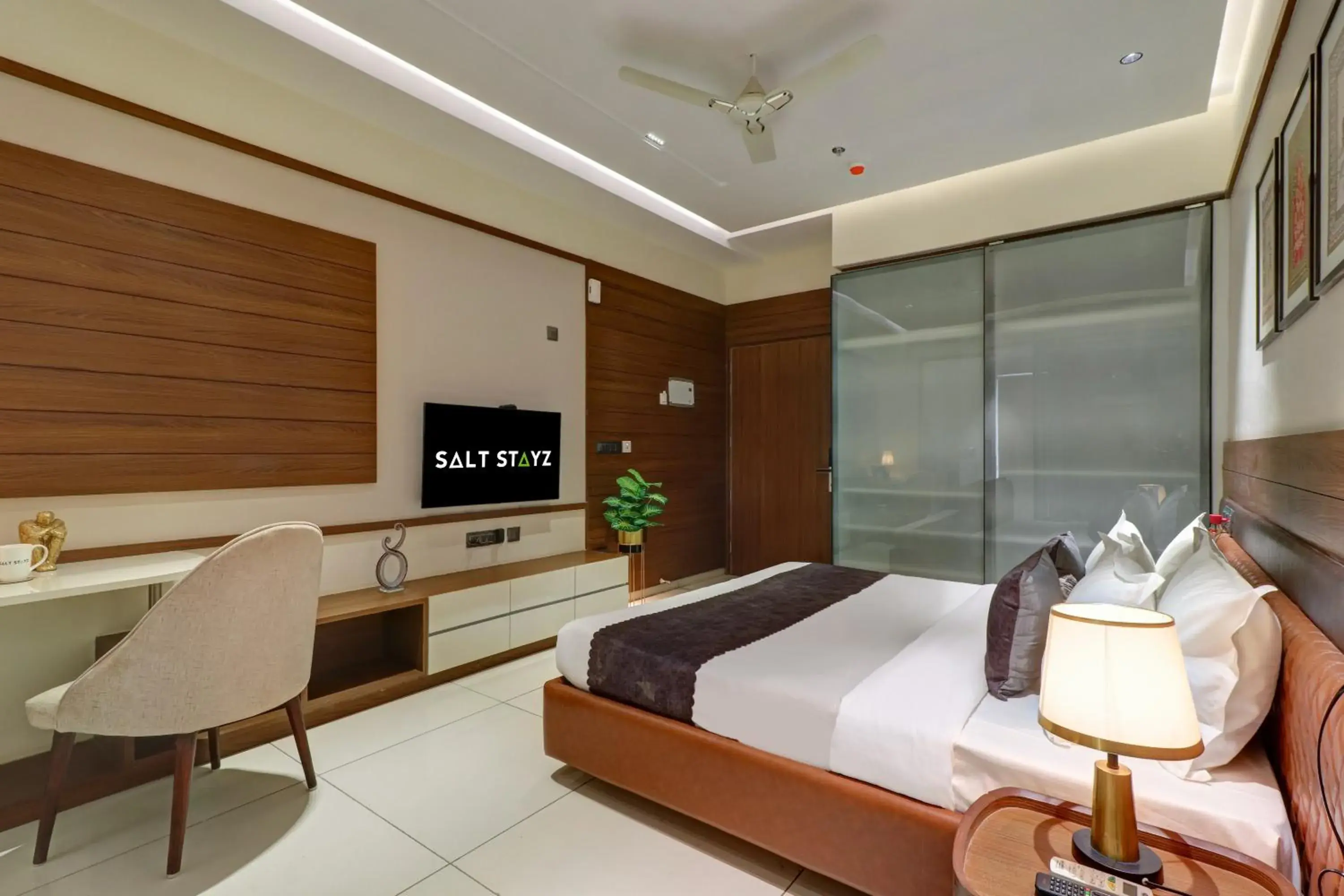 King Suite with Balcony in Saltstayz Trinity - Chandigarh Mohali King Suite with Balcony in Saltstayz Trinity - Chandigarh Mohali