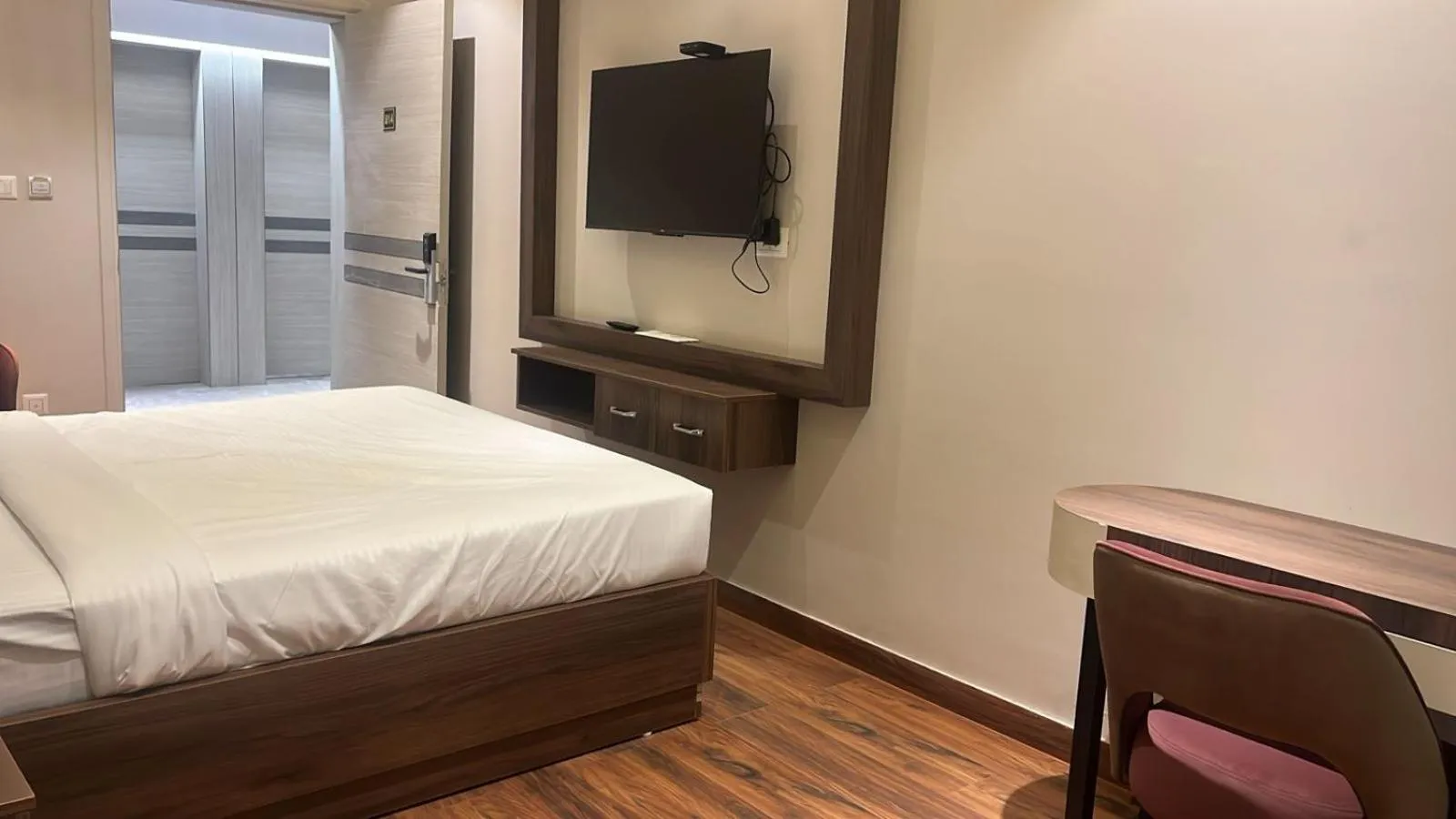 Communal lounge/ TV room, Bed in Saltstayz Trinity - Chandigarh Mohali