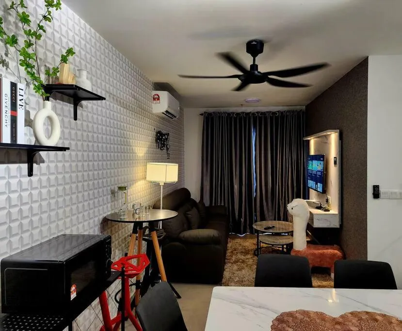 Bed in 10 min to Subang Airport Free Wi-fi Carpark