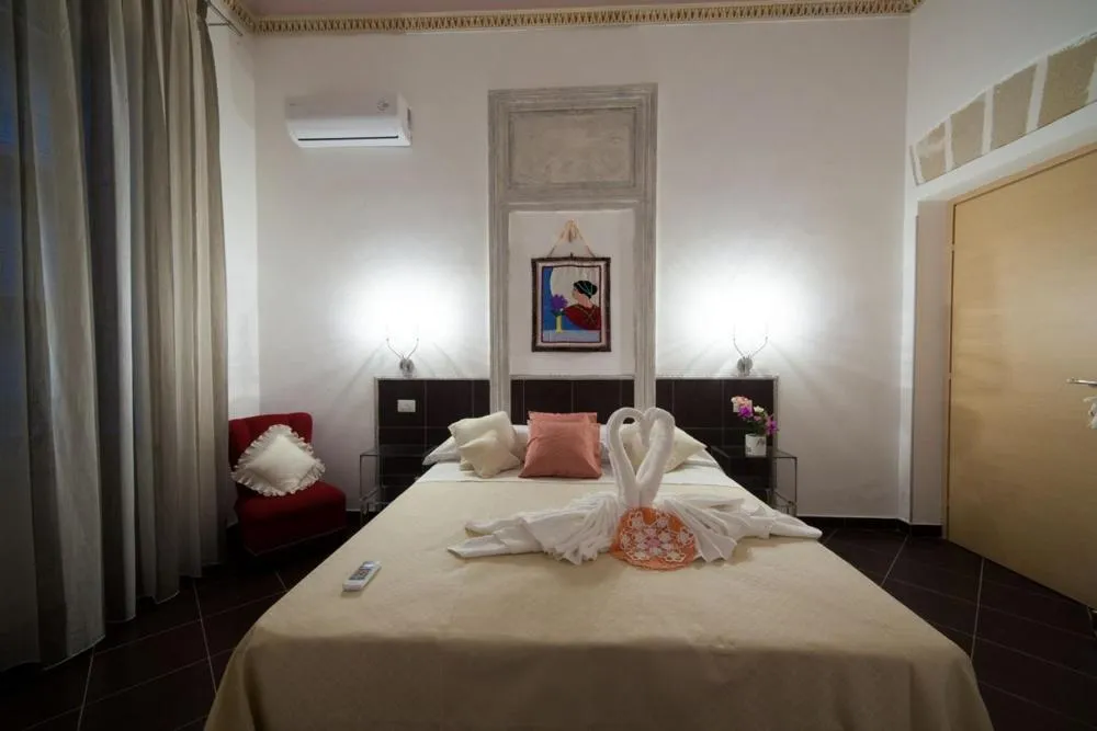 Spring, Bed in Belle Epoque B&B