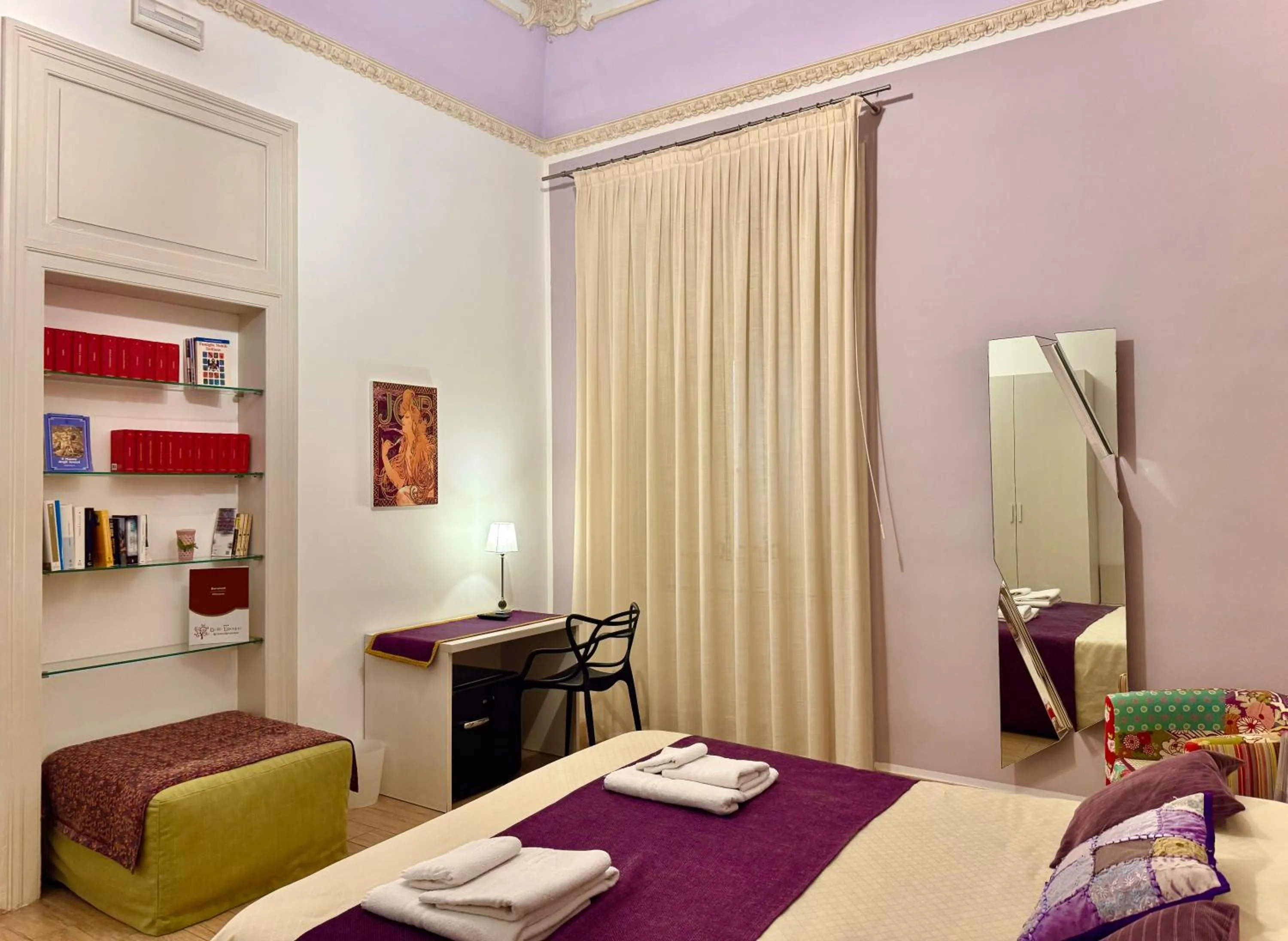 Bed in Belle Epoque B&B