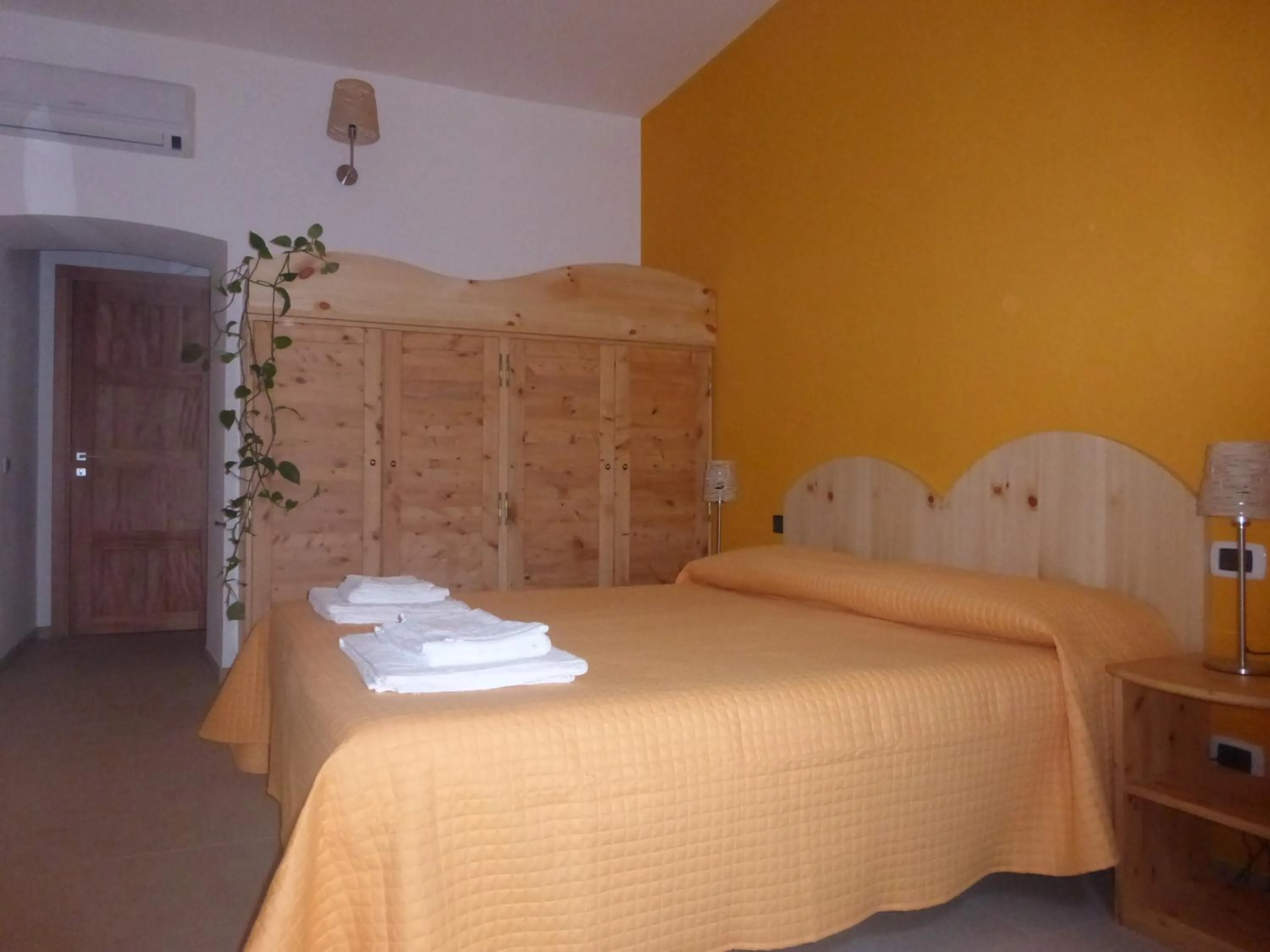 Photo of the whole room, Bed in B&B Alle Porte di San Giovanni