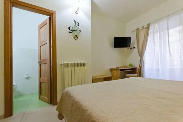 TV and multimedia, Bed in B&B Alle Porte di San Giovanni