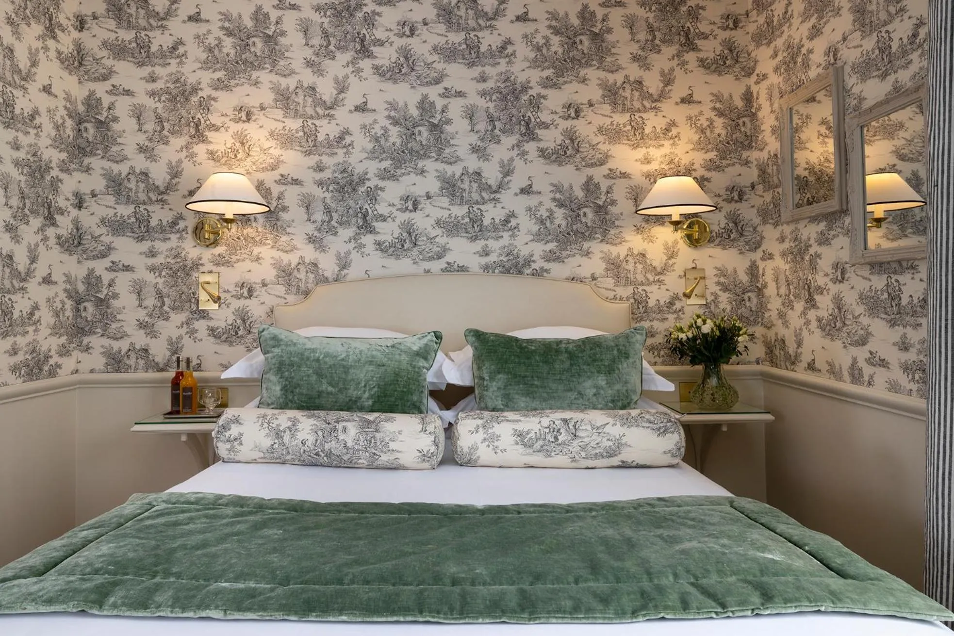 Bed in Hotel du Champ de Mars