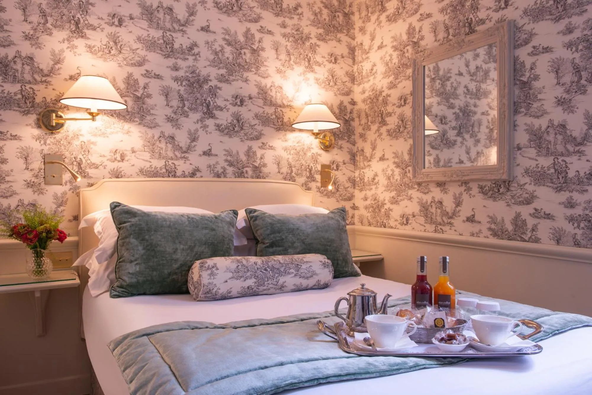 Bed in Hotel du Champ de Mars