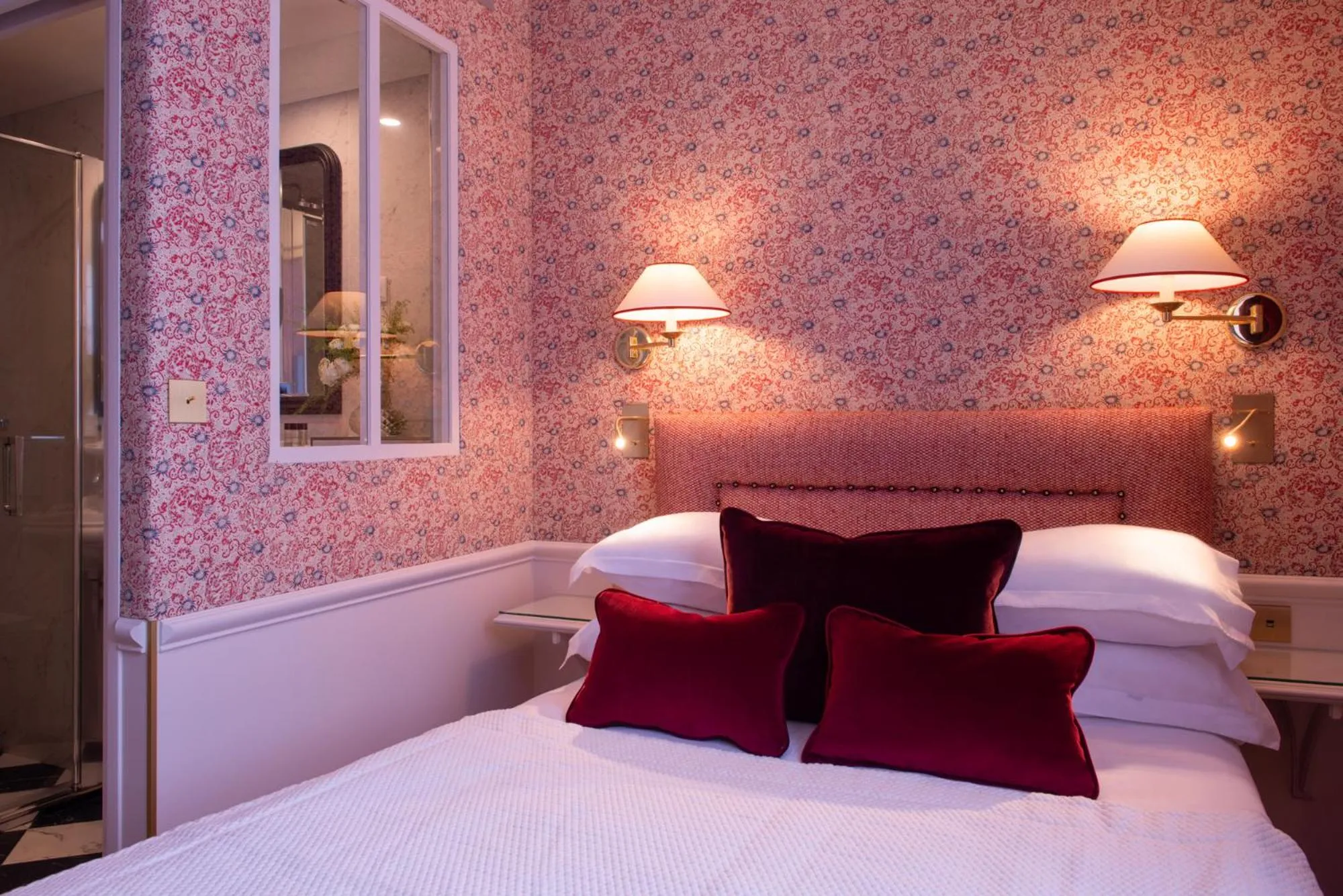 Bed in Hotel du Champ de Mars