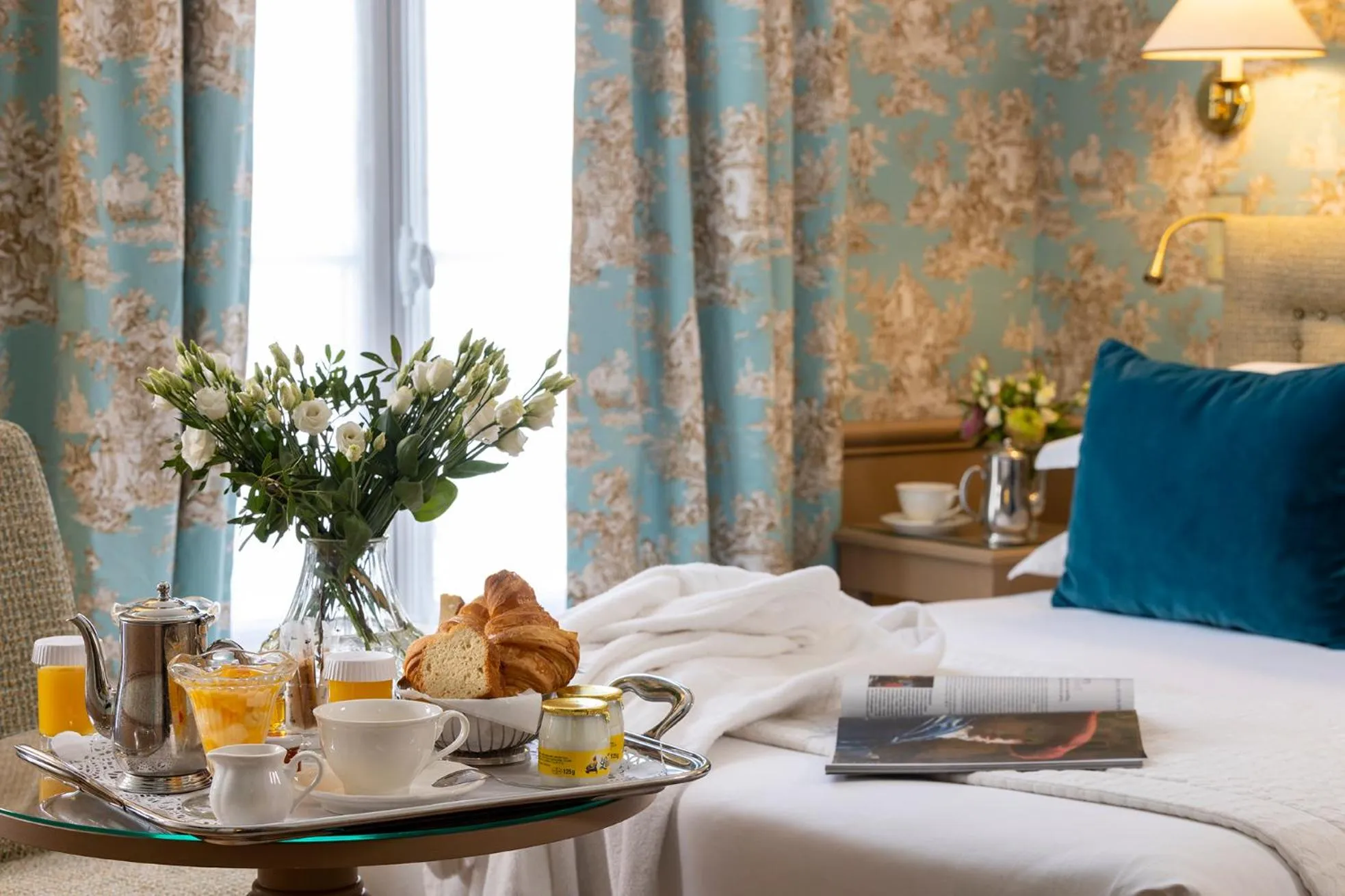 Bed in Hotel du Champ de Mars