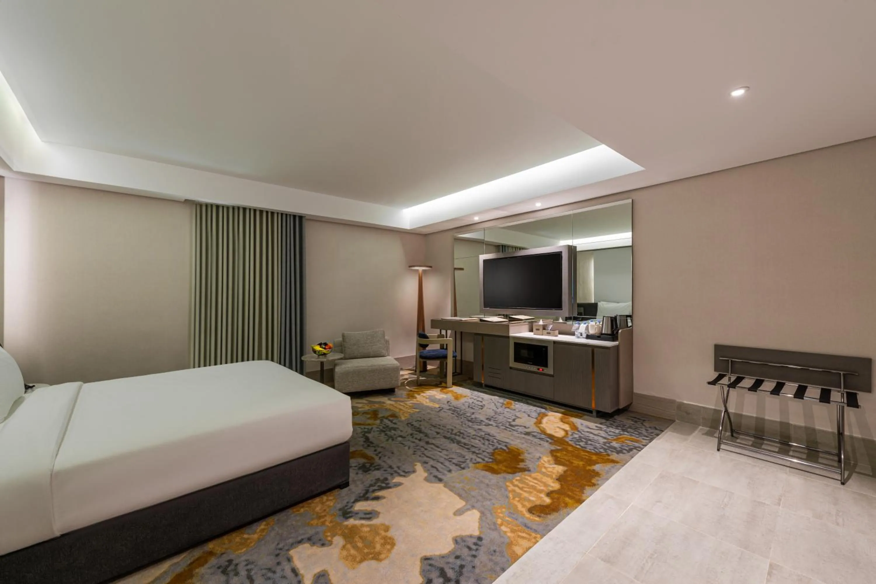 Communal lounge/ TV room, Bed in Grand Plaza Hotel - Tabuk