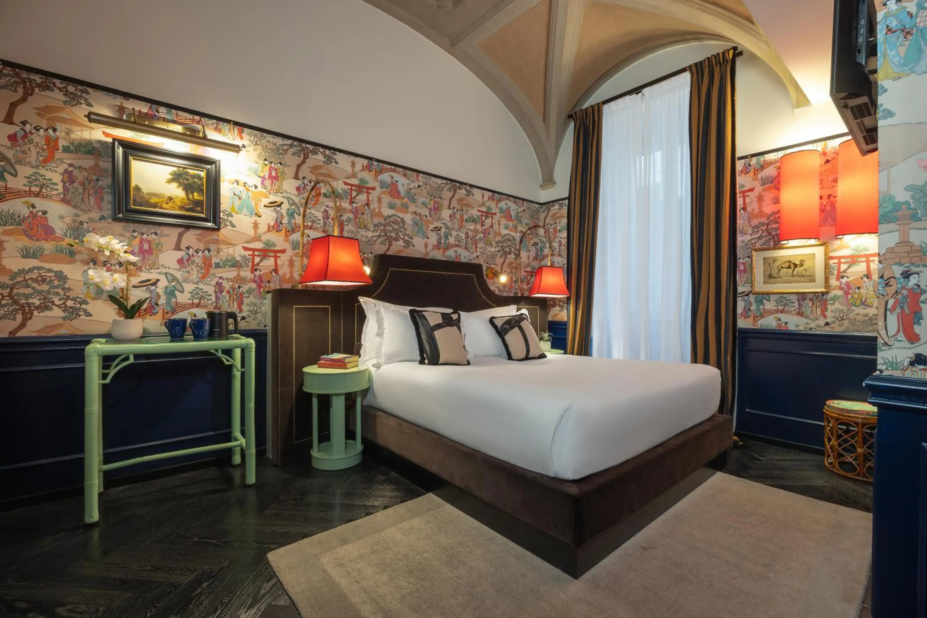 Bed in V Collection Condotti