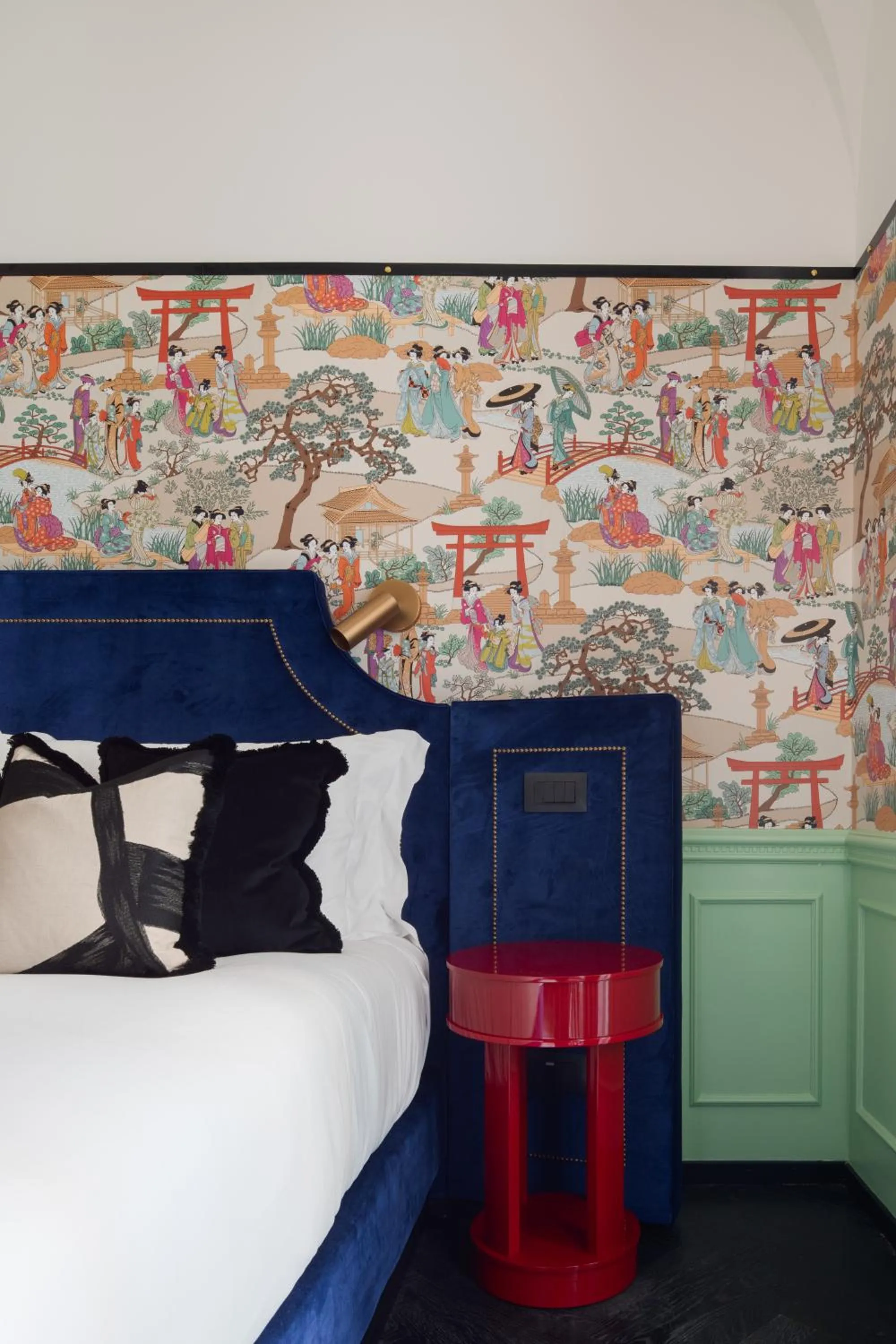 Bed in V Collection Condotti